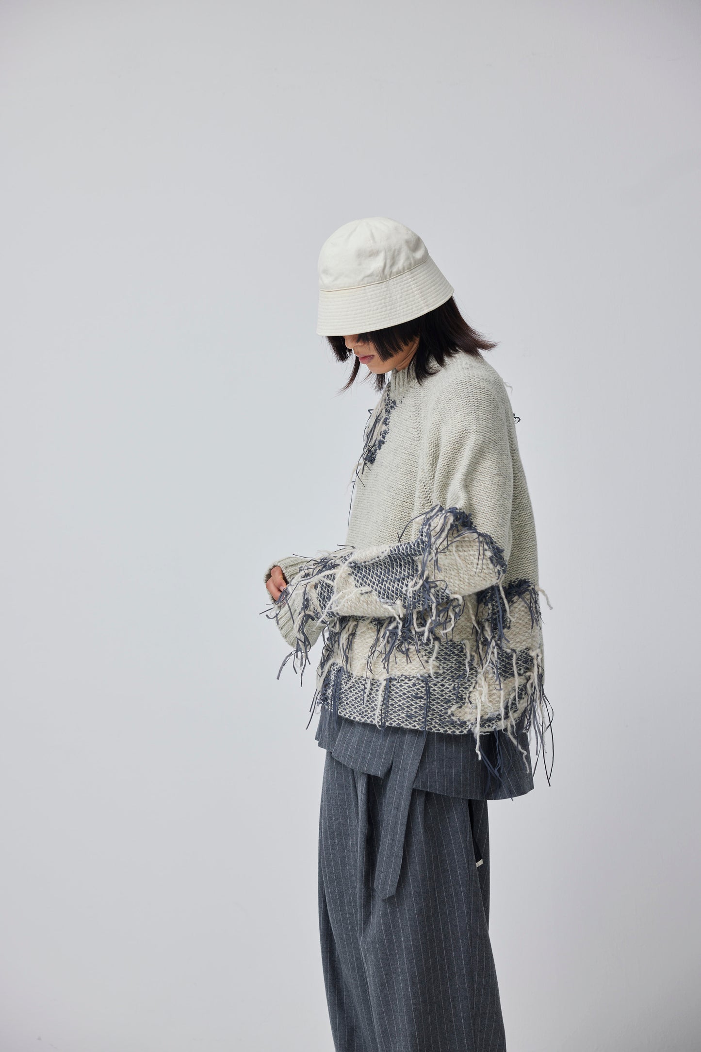 LB23AW-KN01-TRA-DA | スレッドニッティングインターシャセーター | IVORY