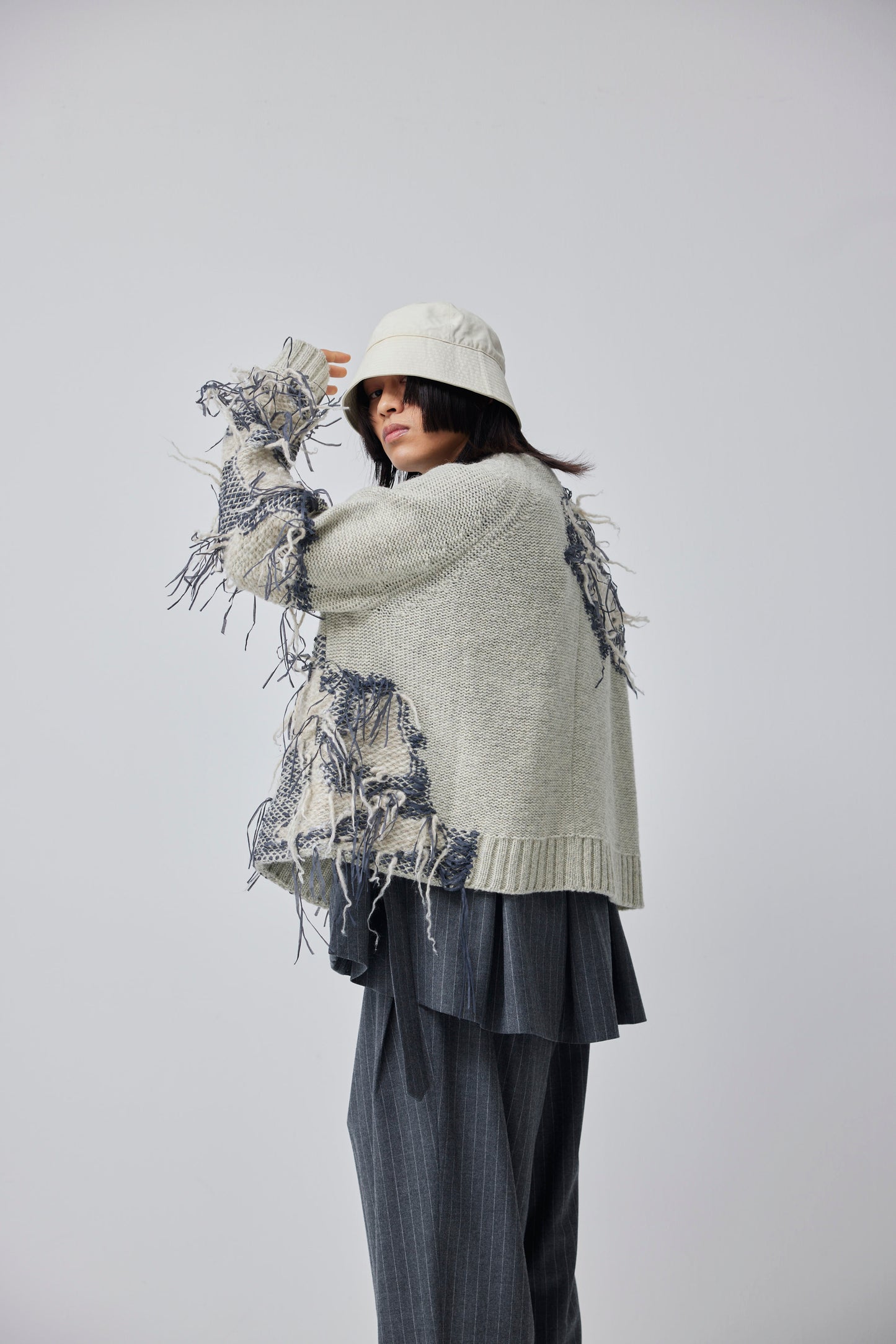 LB23AW-KN01-TRA-DA | スレッドニッティングインターシャセーター | IVORY