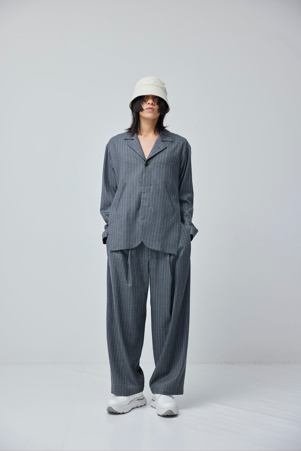 LB23AW-PT05-GST | ストライプウールサージポケットタックワイドパンツ | GRAY STRIPE