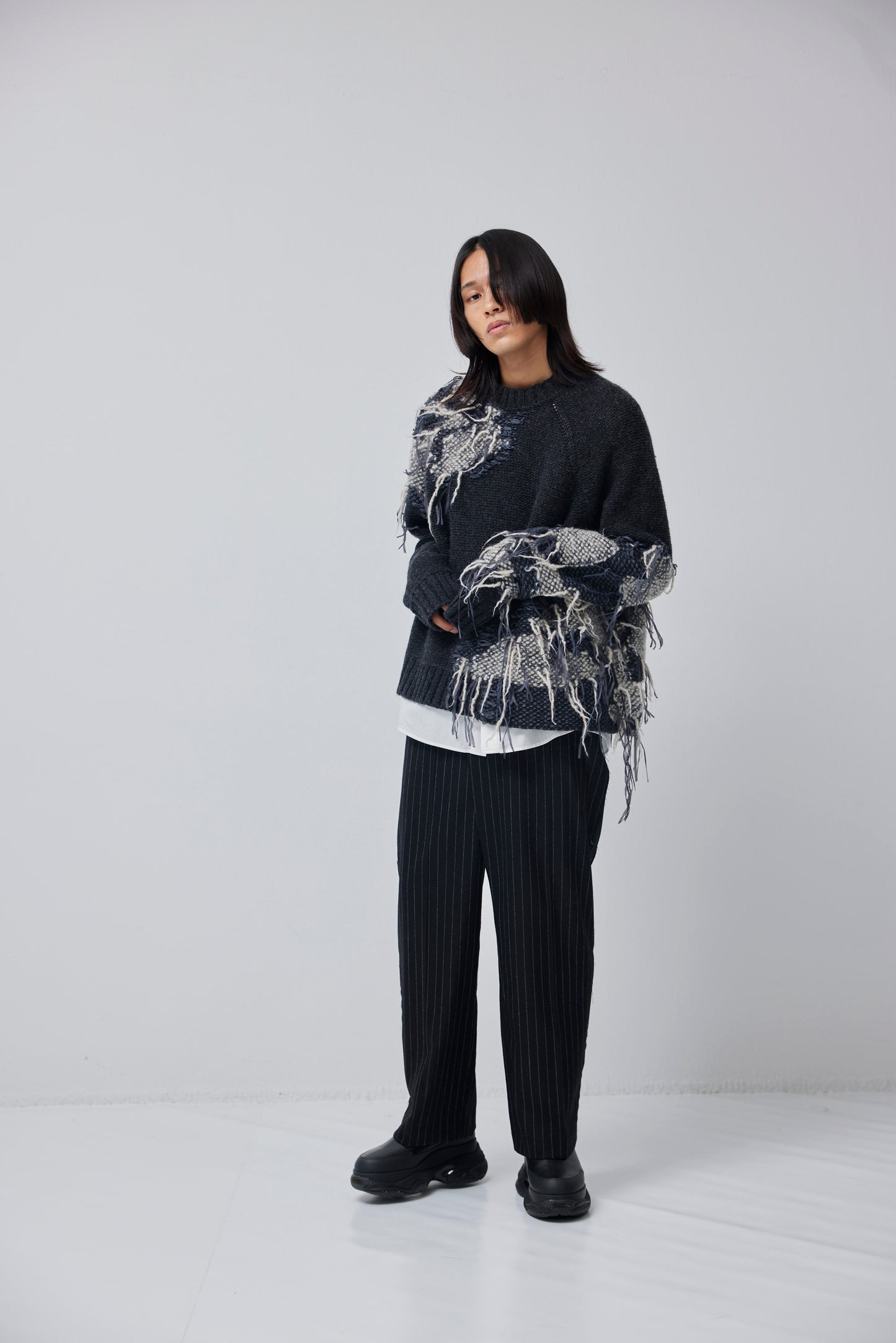 LB23AW-KN01-TRA-DA | スレッドニッティングインターシャセーター | IRON