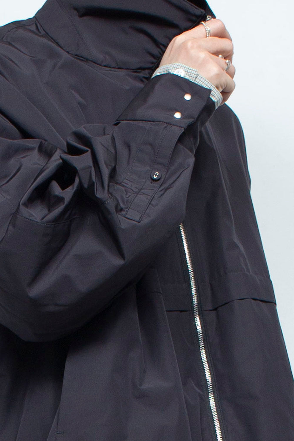 LB24SS-SHBL01-TFT | Powder Touch Taffeta Track Shirt Jacket | BLACK