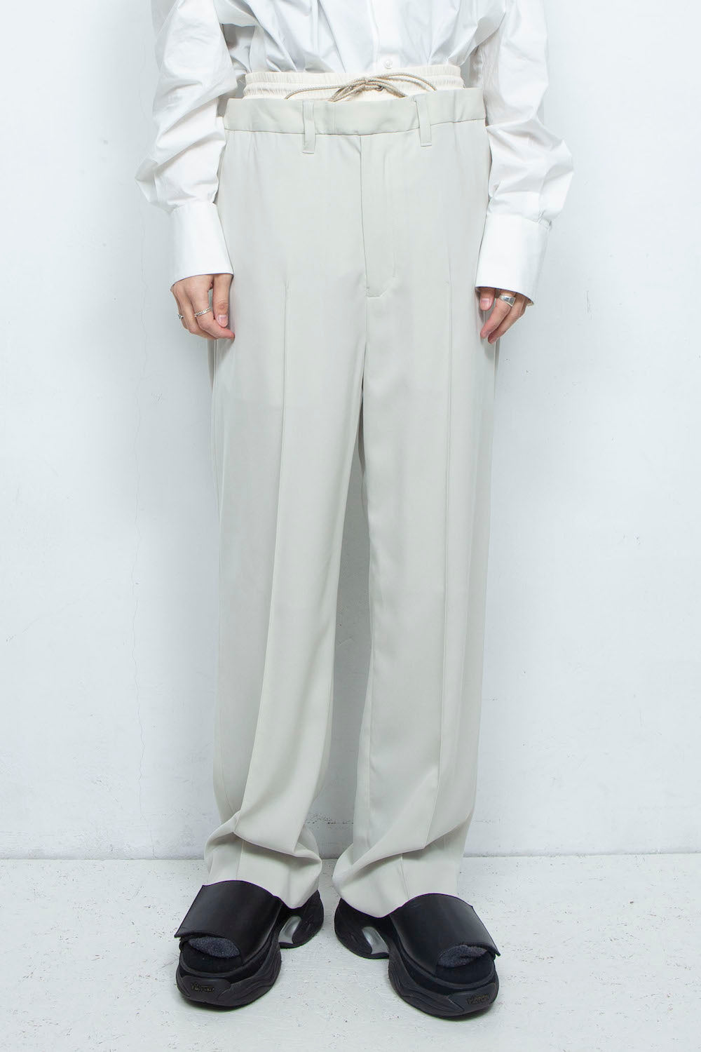 LB24SS-PT06-SLV-PL | ダブルウエストストレートトラウザー | OYSTER×OFF WHITE