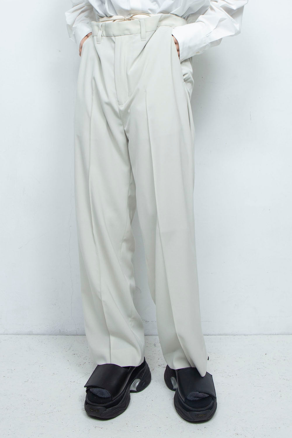 LB24SS-PT06-SLV-PL | ダブルウエストストレートトラウザー | OYSTER×OFF WHITE