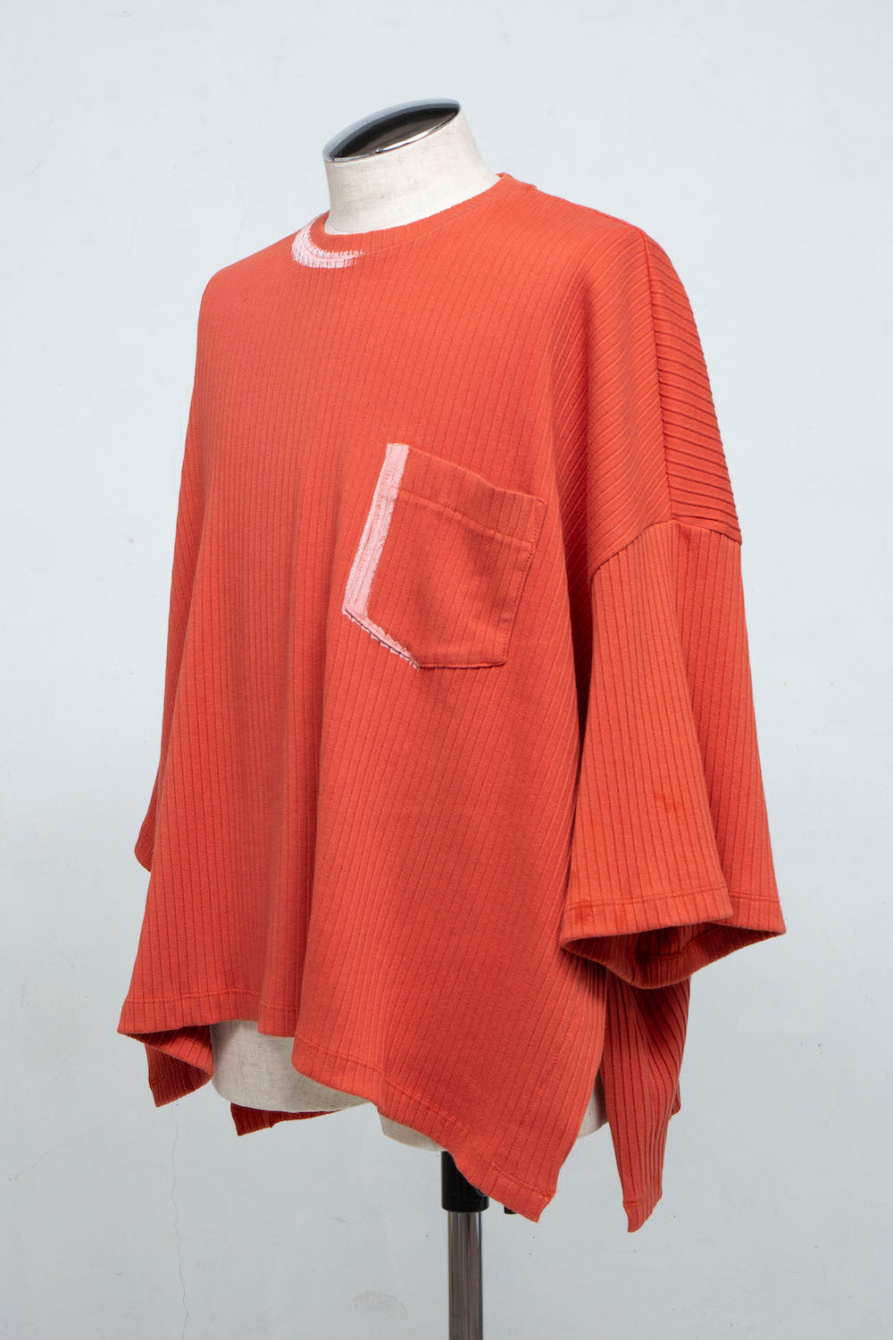 LB24SS-TE09-CPR-HP | ハンドペイントプリーツリブニットサイドベンツTシャツ | BURNT ORANGE