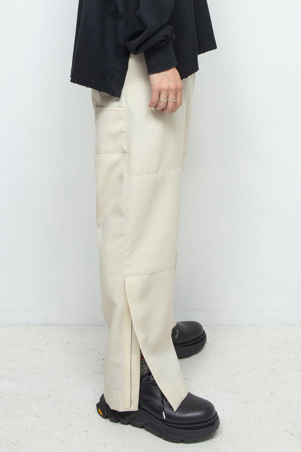 LB24AW-PT07-ADK | サイドジップペインタートラウザー | IVORY