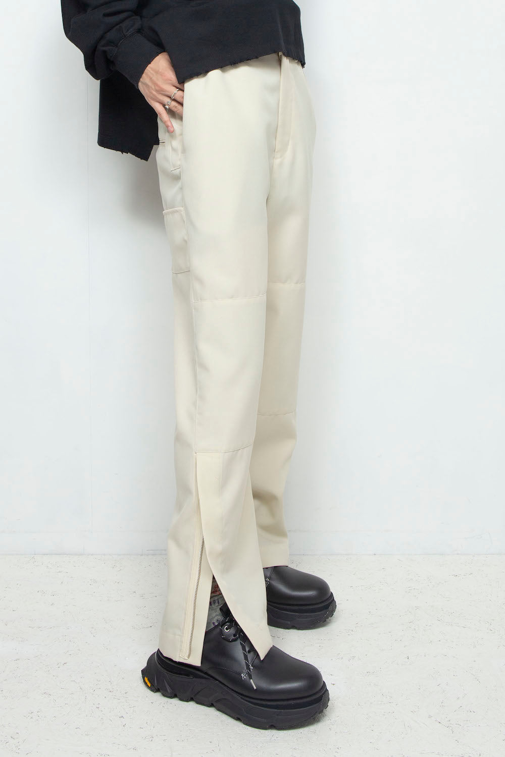 LB24AW-PT07-ADK | サイドジップペインタートラウザー | IVORY