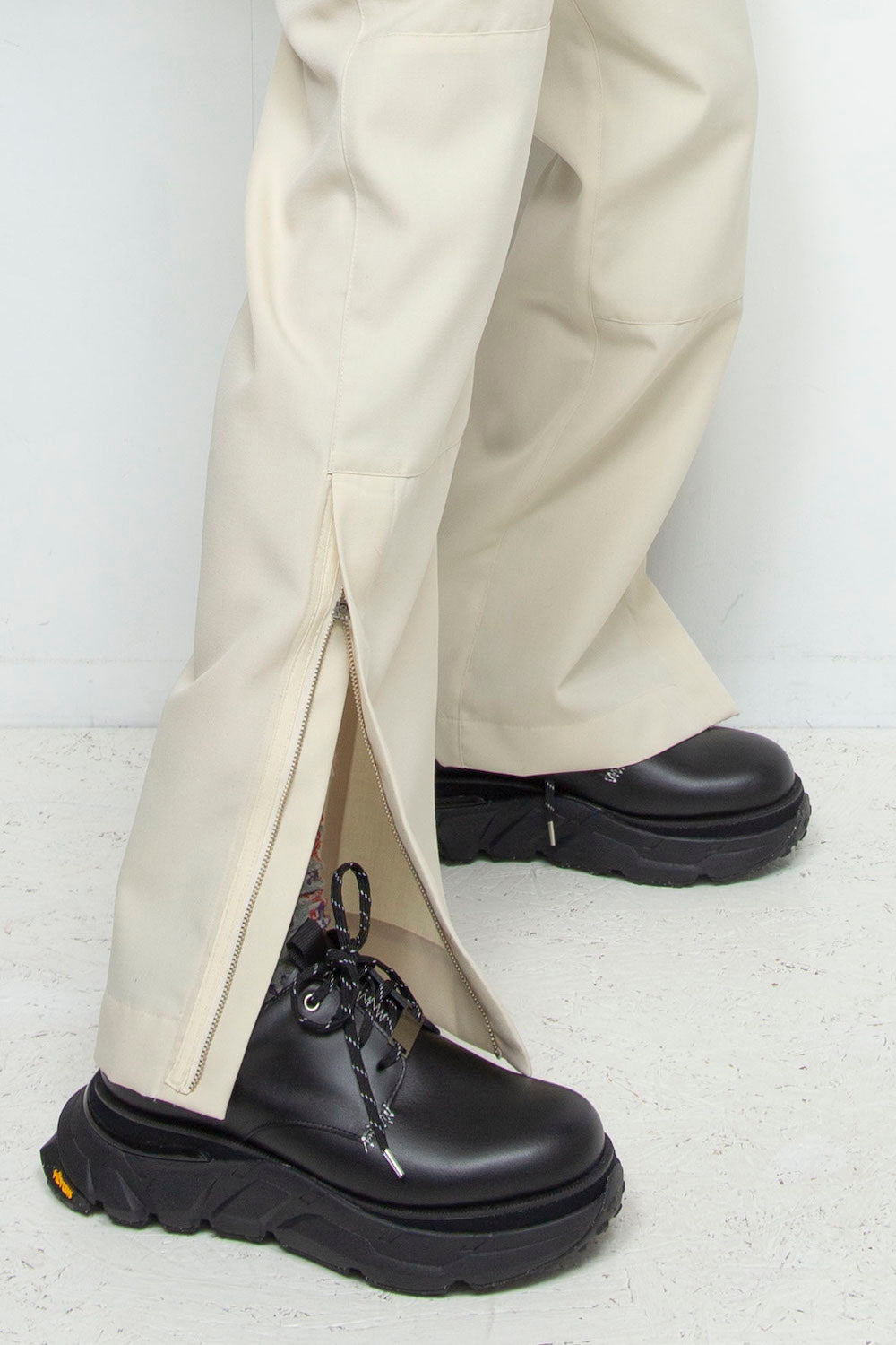 LB24AW-PT07-ADK | サイドジップペインタートラウザー | IVORY