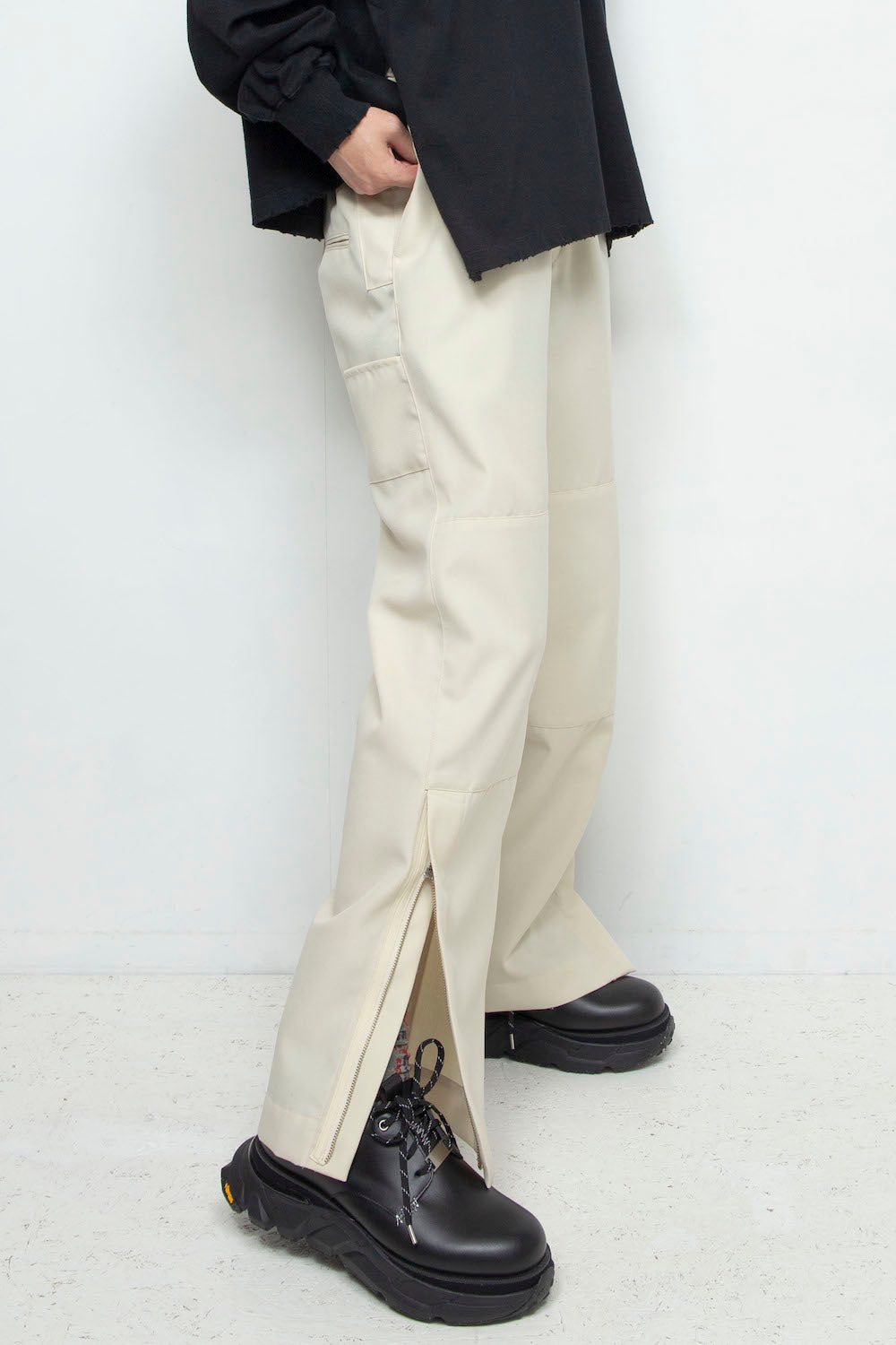 LB24AW-PT07-ADK | サイドジップペインタートラウザー | IVORY