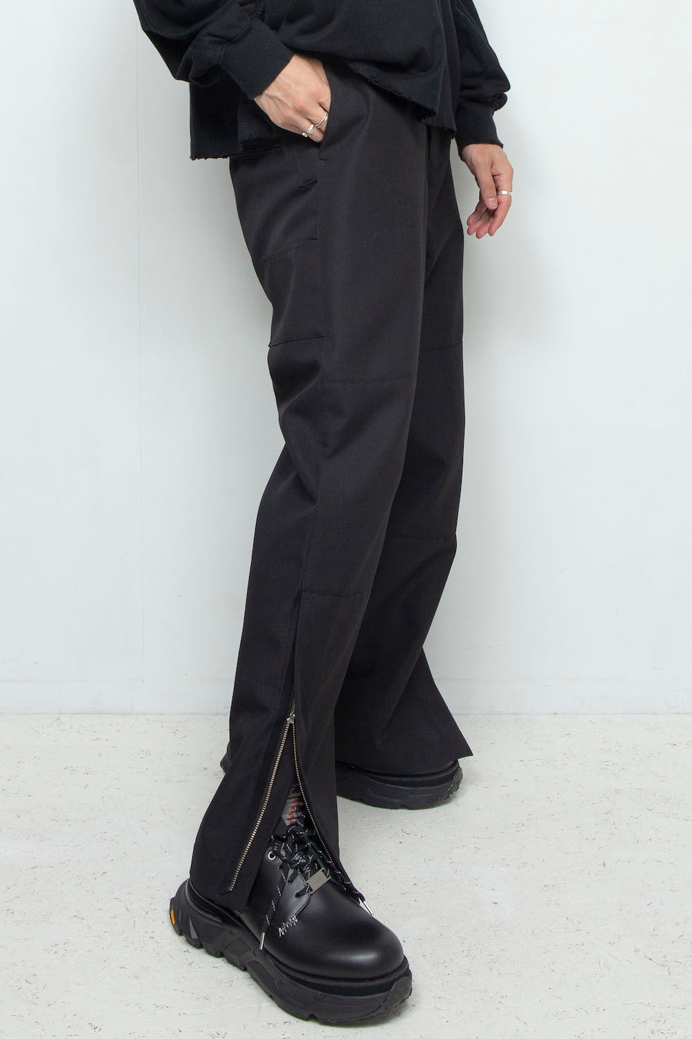 LB24AW-PT07-ADK | サイドジップペインタートラウザー | BLACK