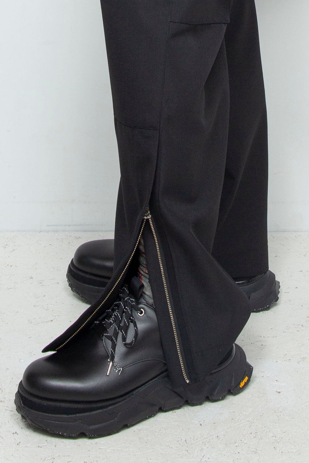 LB24AW-PT07-ADK | サイドジップペインタートラウザー | BLACK
