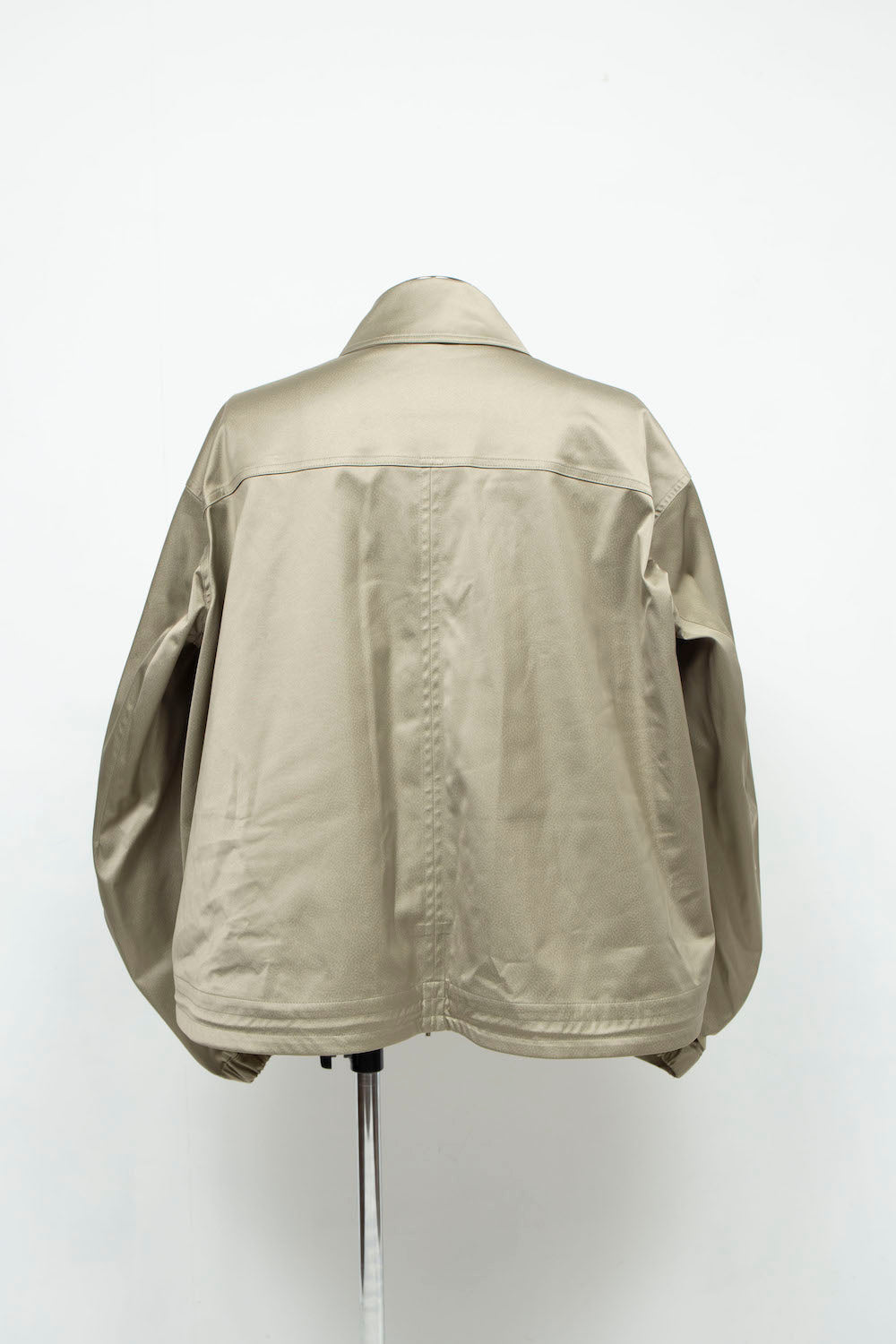 LB24AW-BL01-EMBLTH | FAKE-FAKE 侧拉链通风 CWU 夹克 |