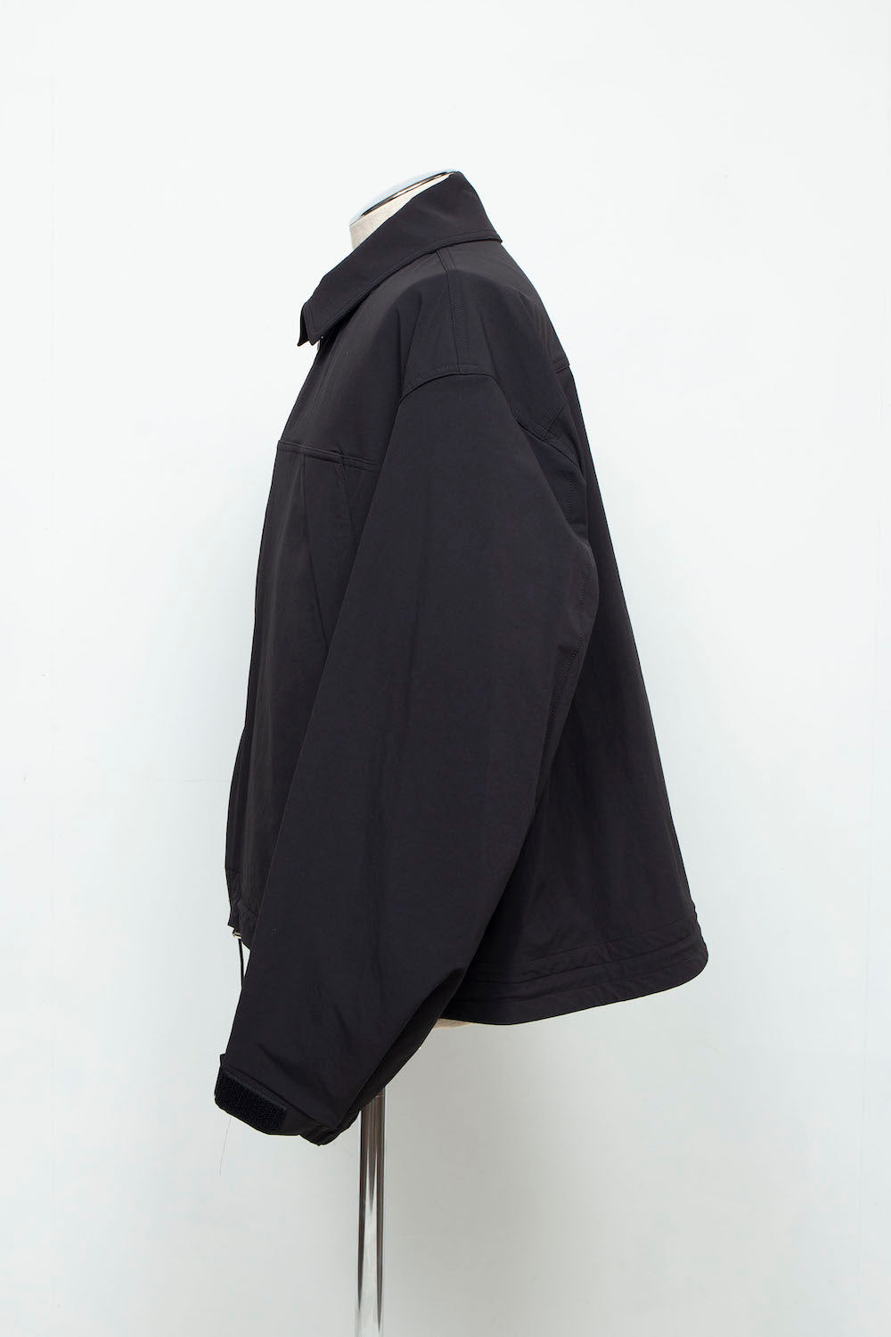 LB24AW-BL01-NBG | Onibegie 侧拉链通风 CWU 夹克 |