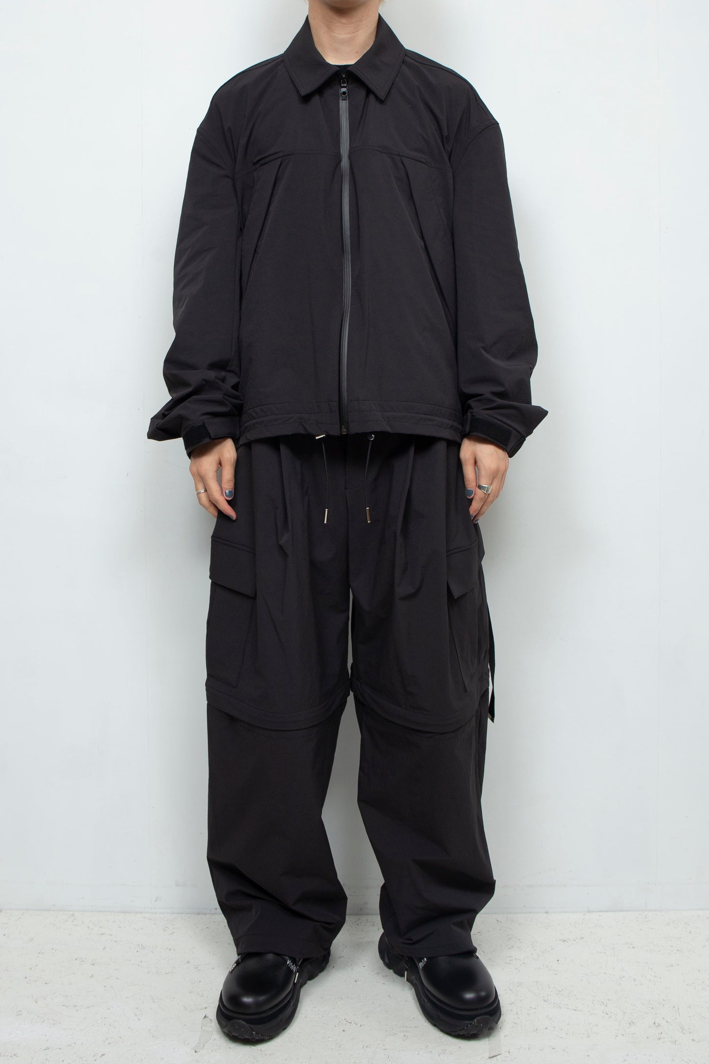 LB24AW-BL01-NBG | Onibegie 侧拉链通风 CWU 夹克 |
