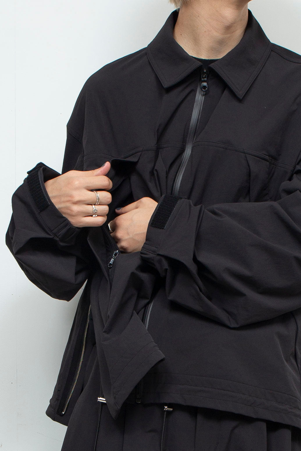LB24AW-BL01-NBG | Onibegie 侧拉链通风 CWU 夹克 |