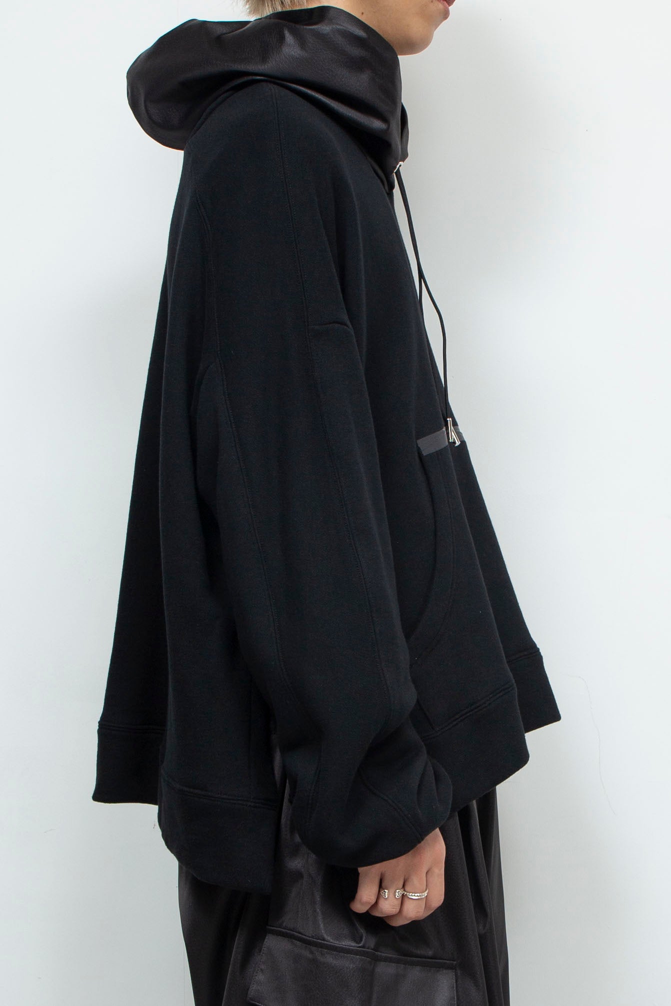 LB24AW-PK01-YGEMB | 贴胶辅助组合连帽衫 |