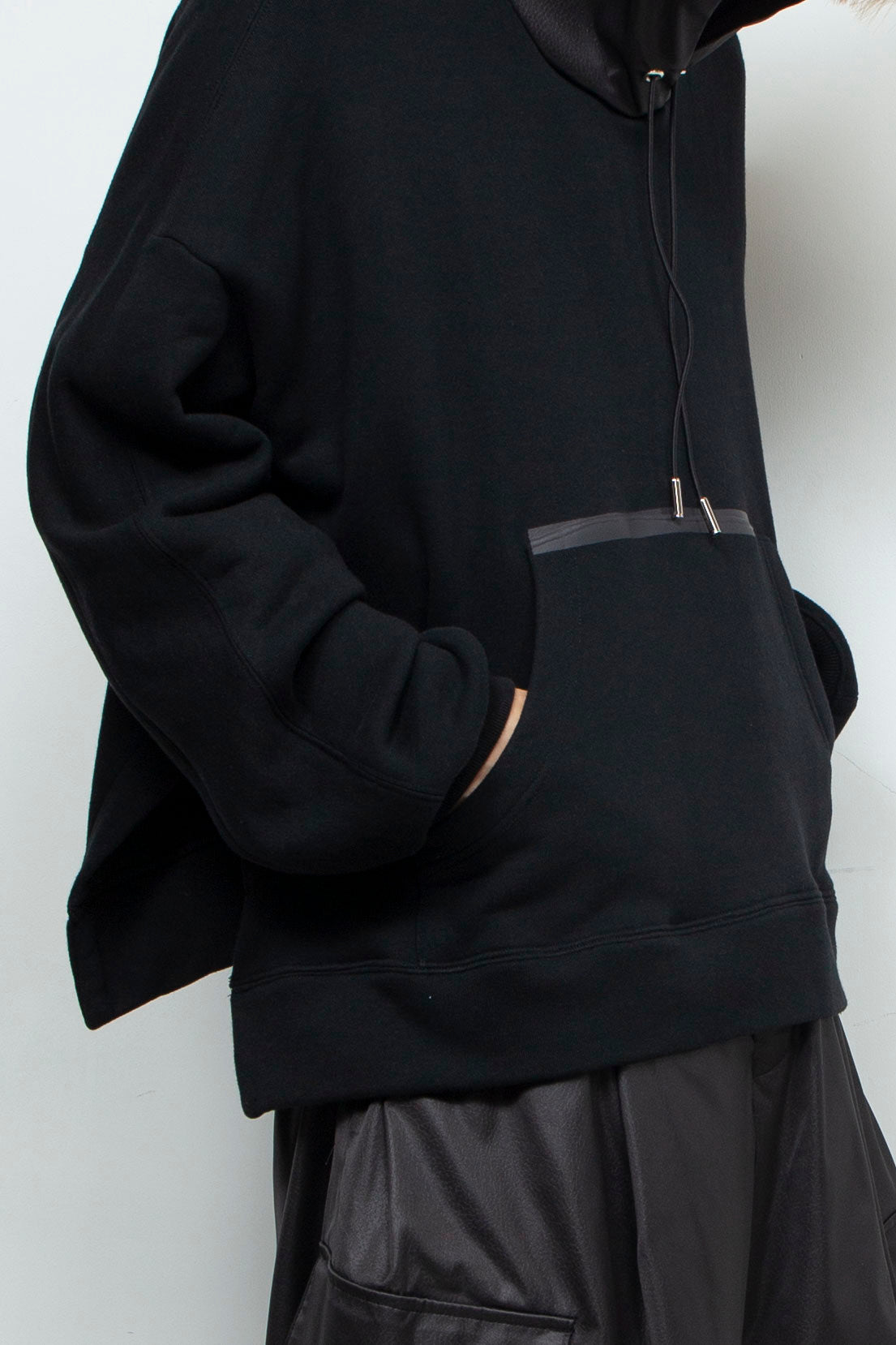 LB24AW-PK01-YGEMB | 贴胶辅助组合连帽衫 |