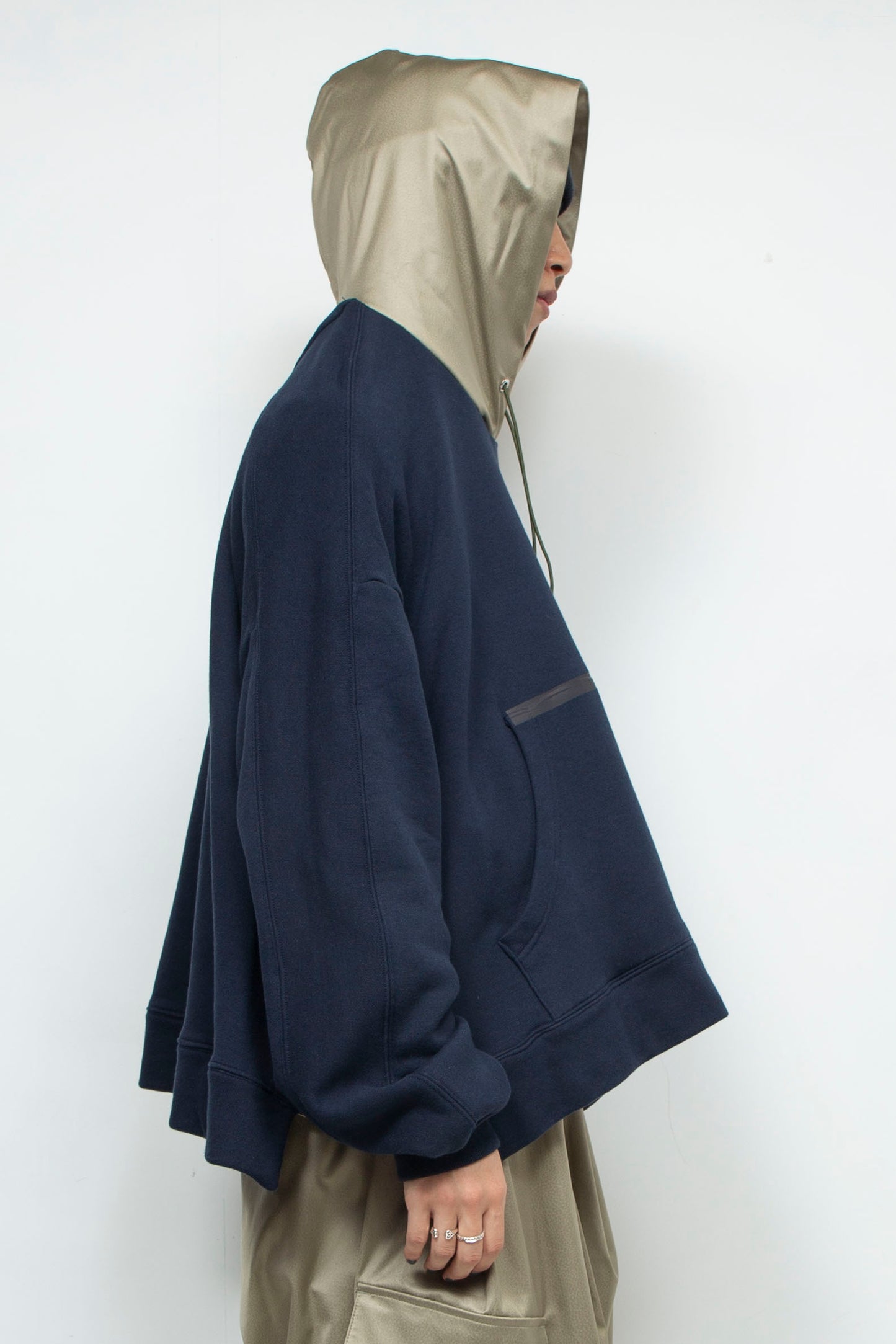 LB24AW-PK01-YGEMB | 贴胶辅助组合连帽衫 |