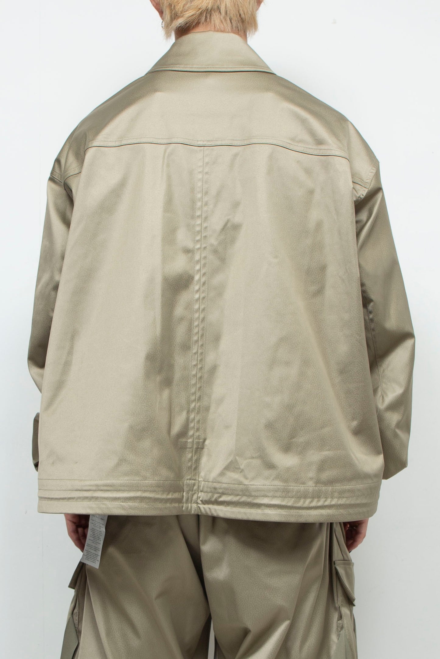 LB24AW-BL01-EMBLTH | FAKE-FAKE 侧拉链通风 CWU 夹克 |