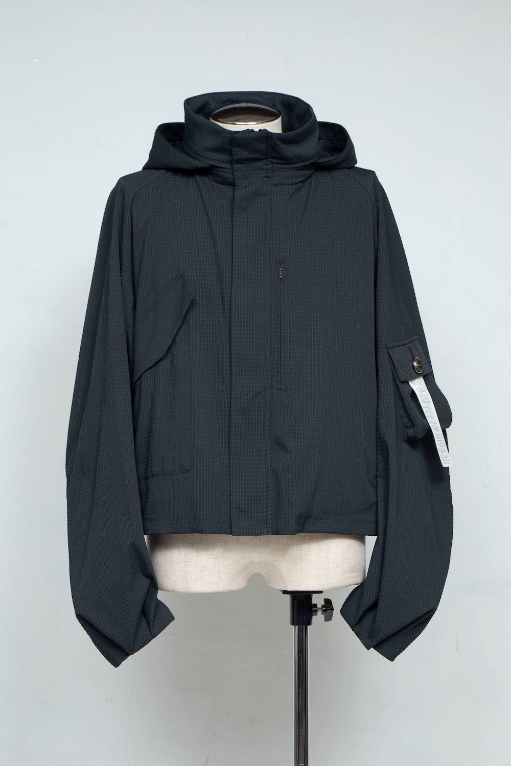 LB25SS-BL03-DTA | 'TORAY' Dot Air®︎ クロップドフードブルゾン | BLACK