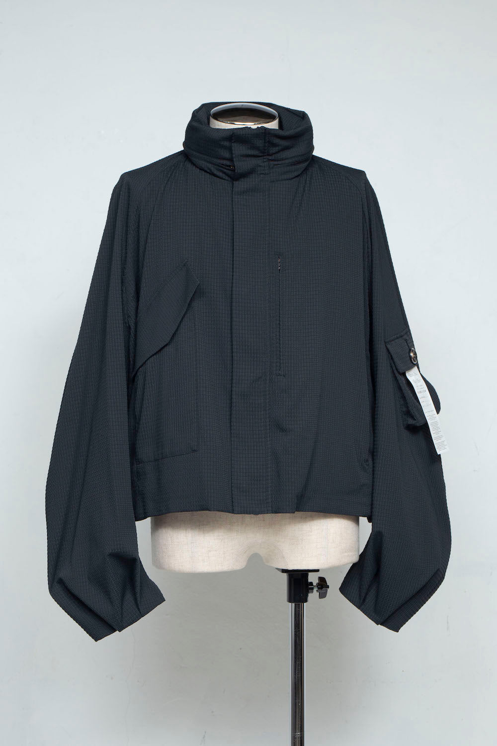 LB25SS-BL03-DTA | 'TORAY' Dot Air®︎ クロップドフードブルゾン | BLACK
