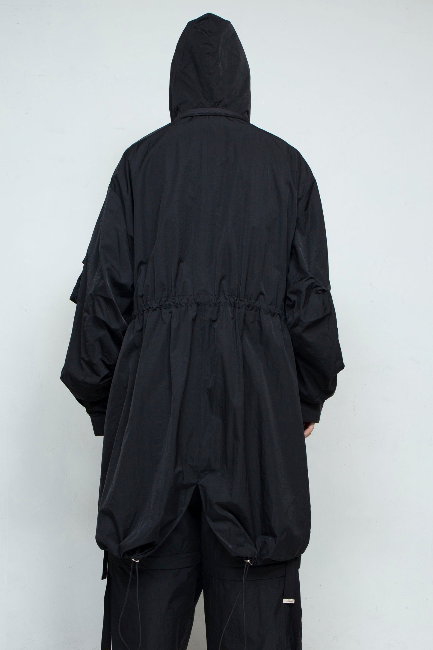 <last>
*Limited Edition Fabric* LB25SS-FC01-HCVN | Vintage Nylon Fishtail Spring Coat | Black</last>