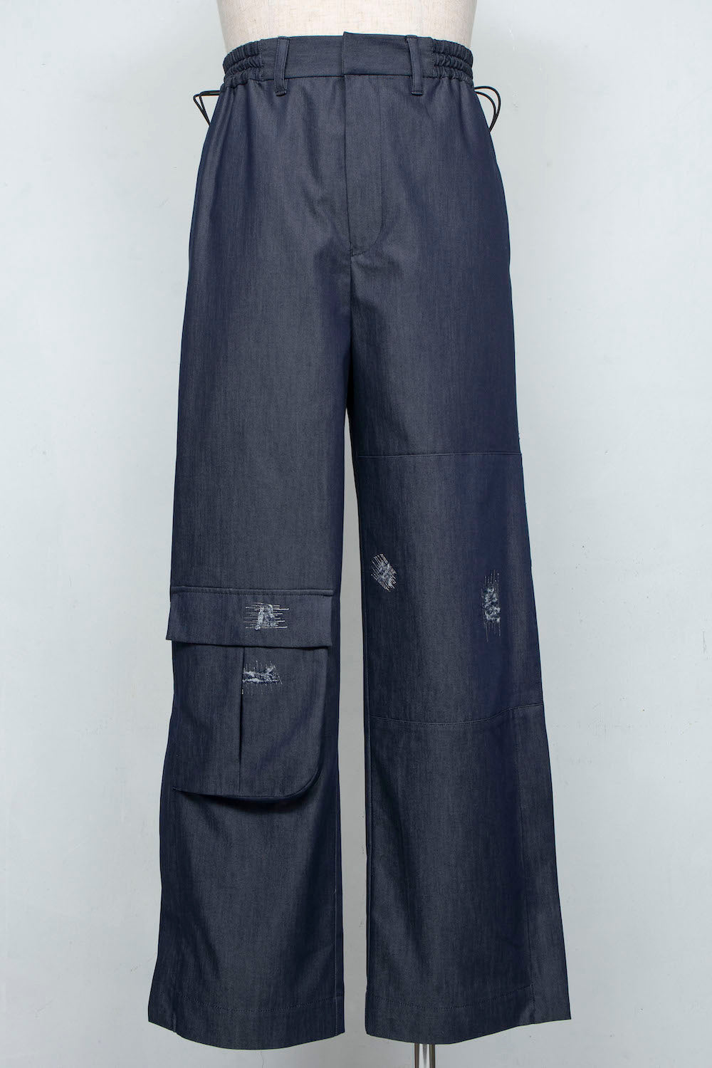<LAST 1点>
LB25SS-PT07-DDI | COOLMOTION®️ダメージエンブロイダリーデニムペイントトラウザー | NAVY