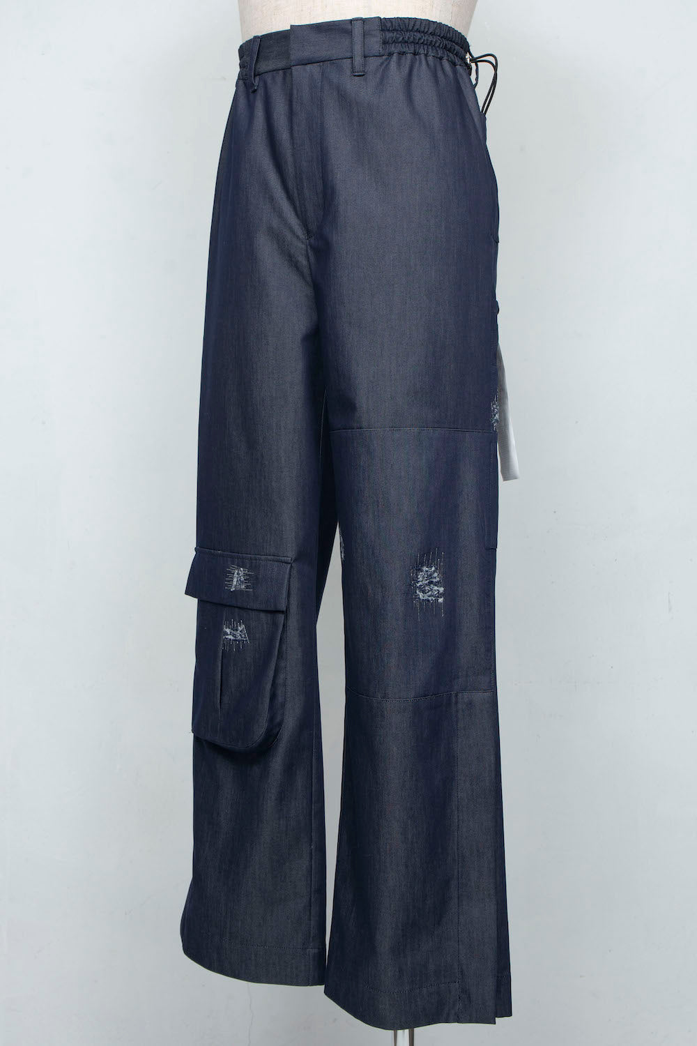 <LAST 1点>
LB25SS-PT07-DDI | COOLMOTION®️ダメージエンブロイダリーデニムペイントトラウザー | NAVY