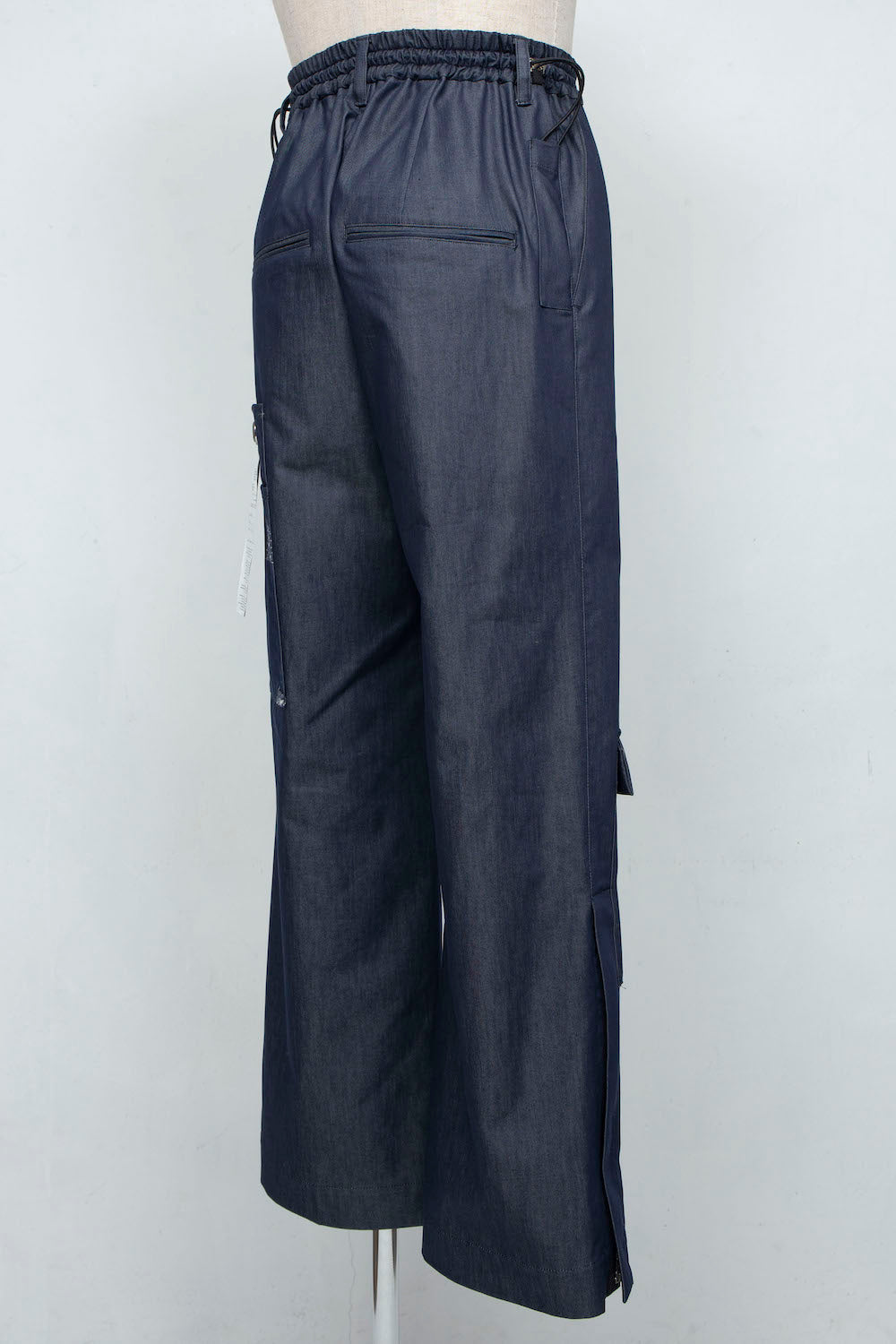 <LAST 1点>
LB25SS-PT07-DDI | COOLMOTION®️ダメージエンブロイダリーデニムペイントトラウザー | NAVY