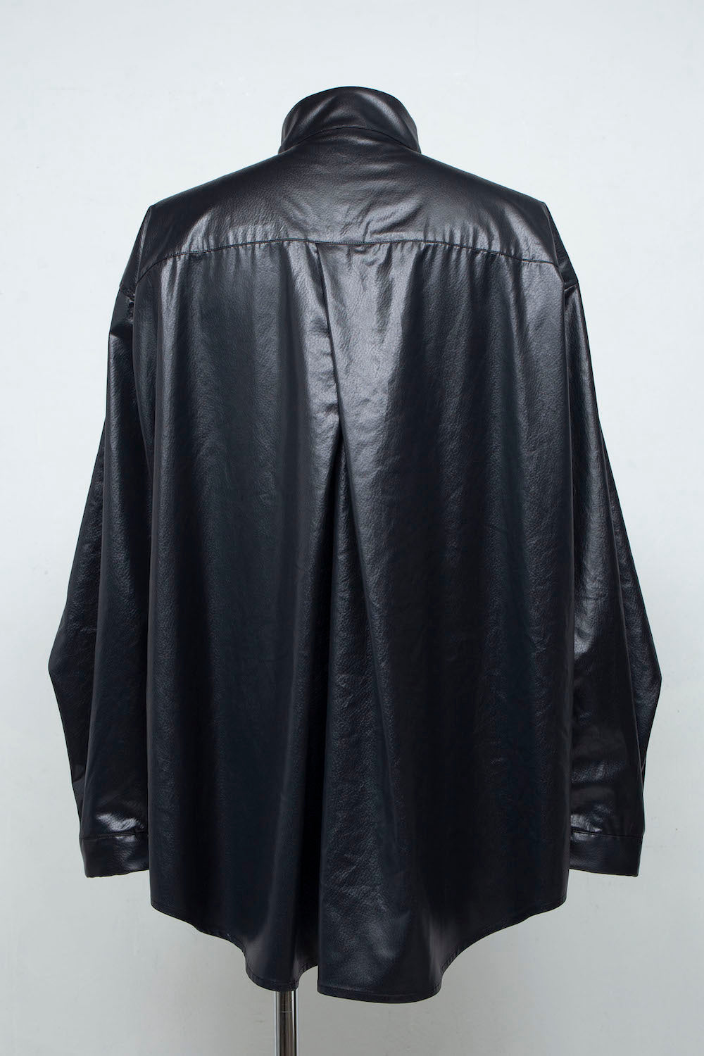 <LAST 1点>
LB25SS-SH07-FFL| FAKE-FAKE LEATHER Ⅱ M-65モチーフシャツジャケット | BLACK
