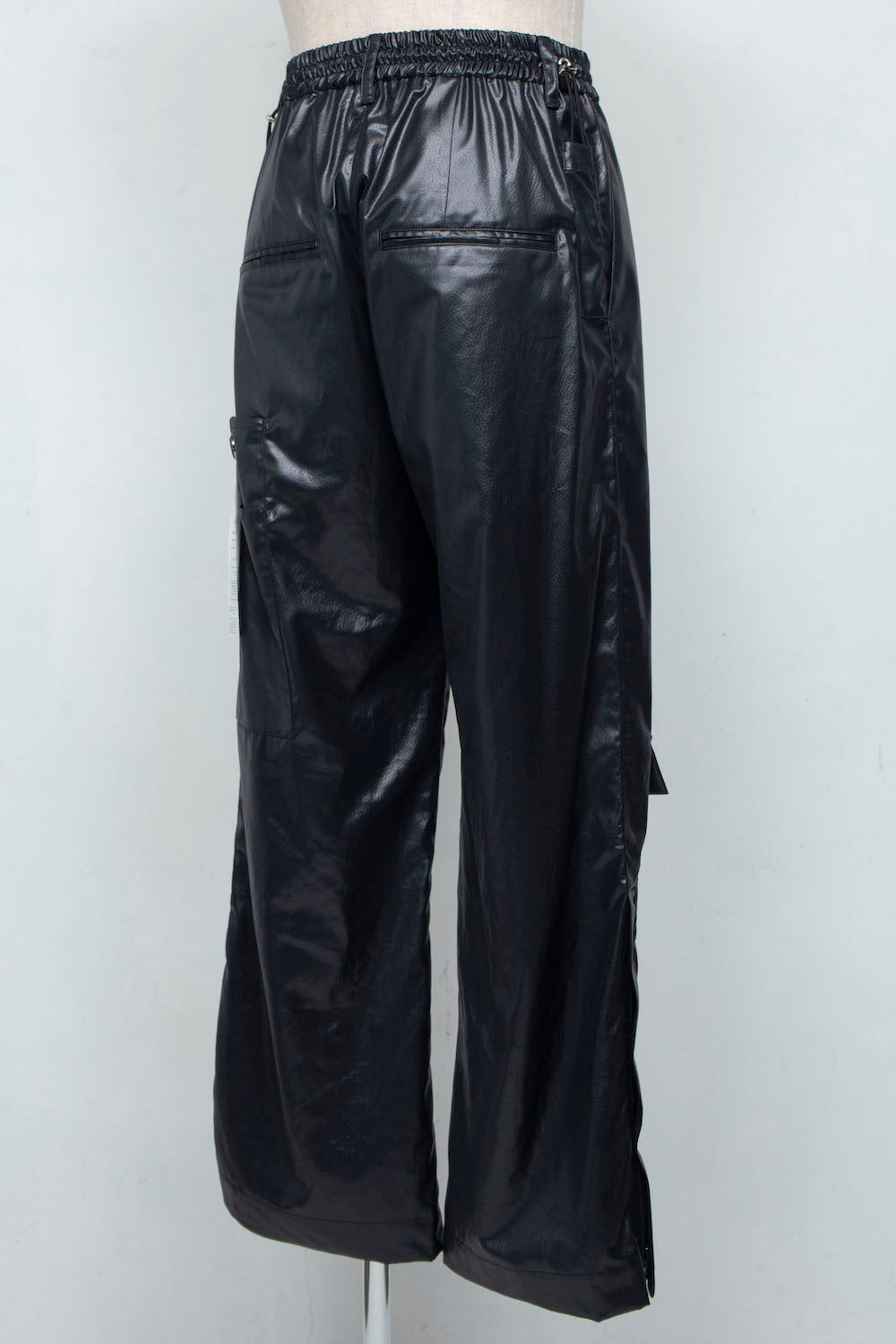 <LAST 1点> LB25SS-PT07-FFL | FAKE-FAKE LEATHER Ⅱ アシンメトリーディテールペイントトラウザー | BLACK