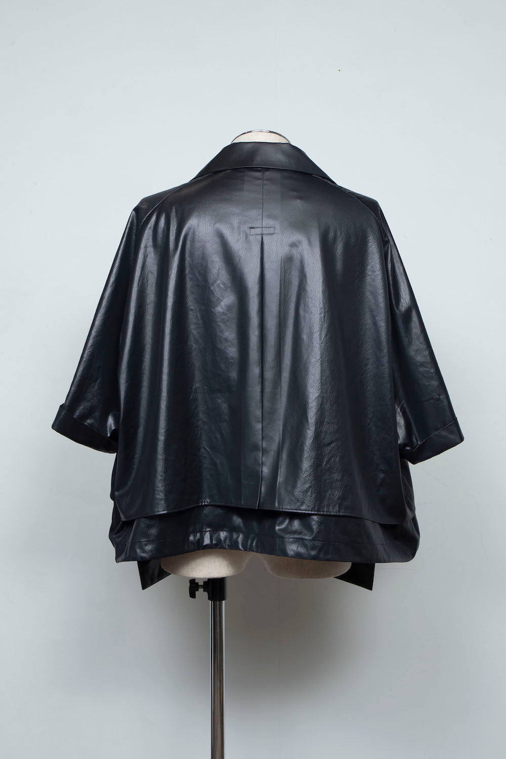 <last>LB25SS-SH09-FFL | FAKE-FAKE LEATHER II 短款风衣半袖夹克 | 黑色</last>