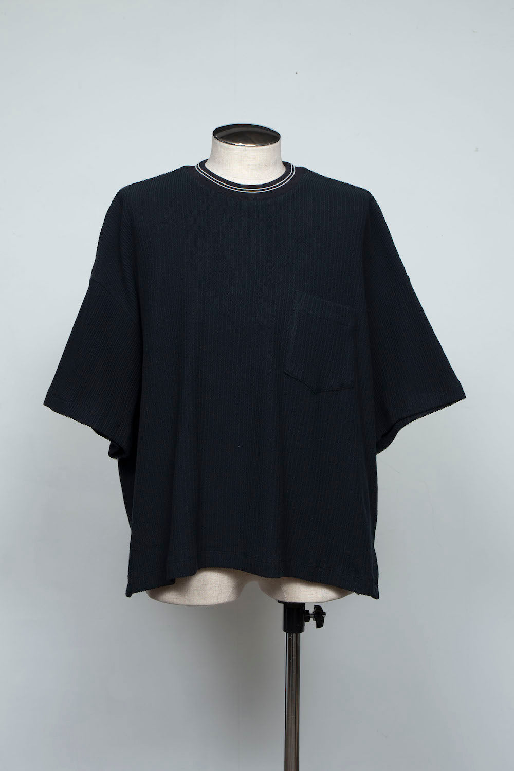 LB25SS-TE09-FRB |褶皱罗纹针织线领 T 恤 |黑色的