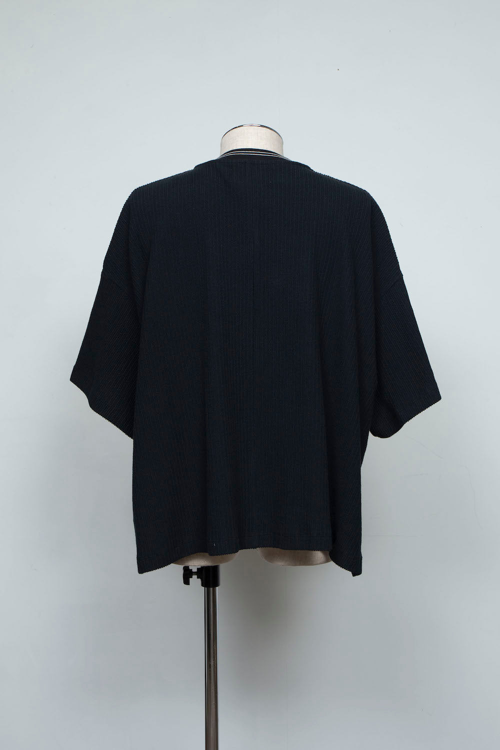 LB25SS-TE09-FRB |褶皱罗纹针织线领 T 恤 |黑色的