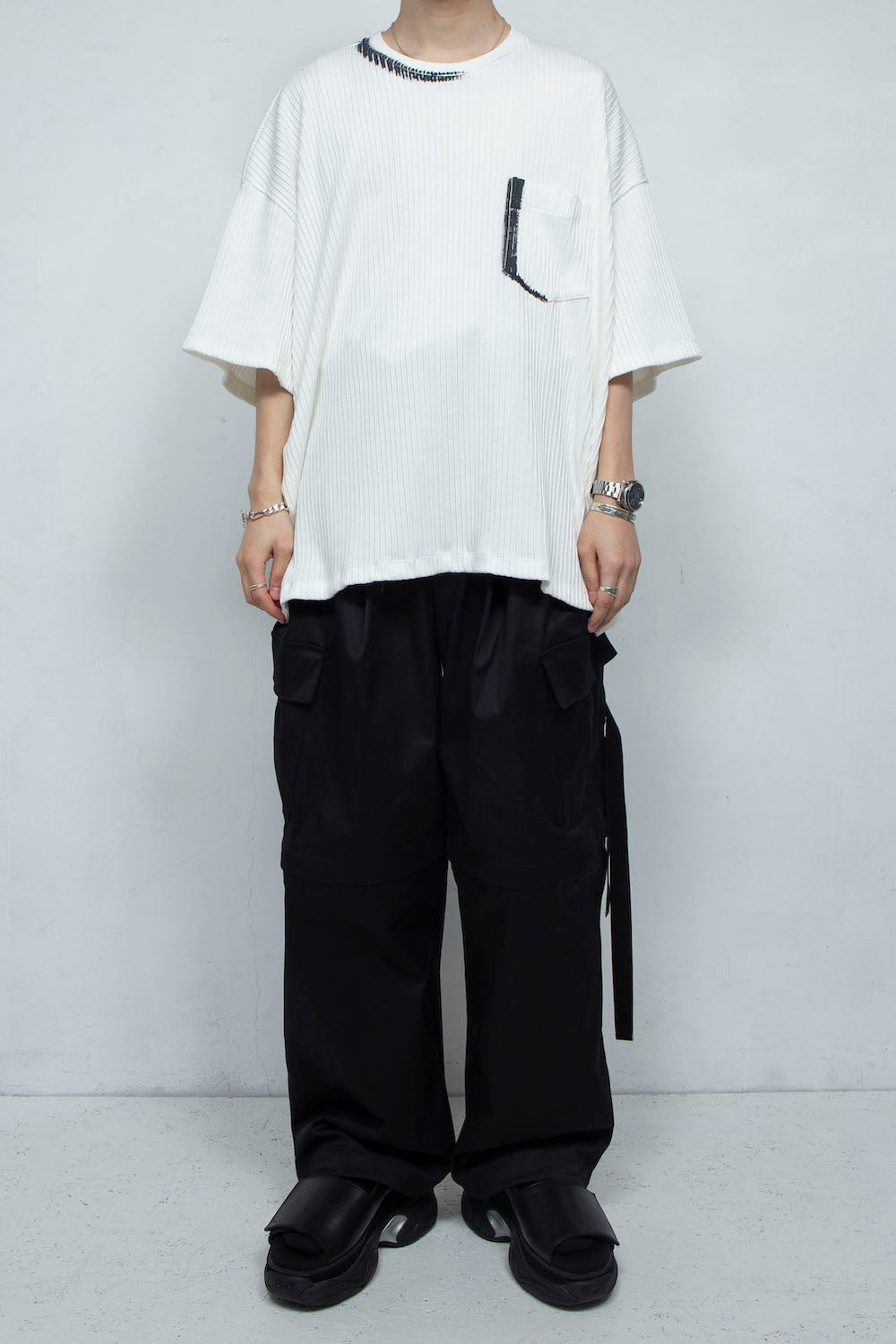 LB24SS-TE09-CPR-HP | ハンドペイントプリーツリブニットサイドベンツTシャツ | OFF WHITE