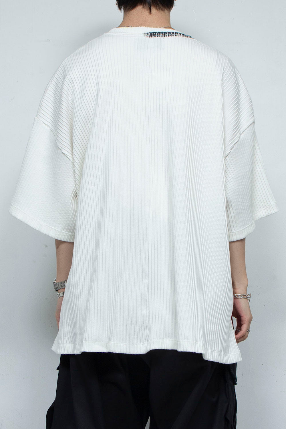 LB24SS-TE09-CPR-HP | 手绘褶皱罗纹针织侧开衩 T 恤 | OFF WHITE