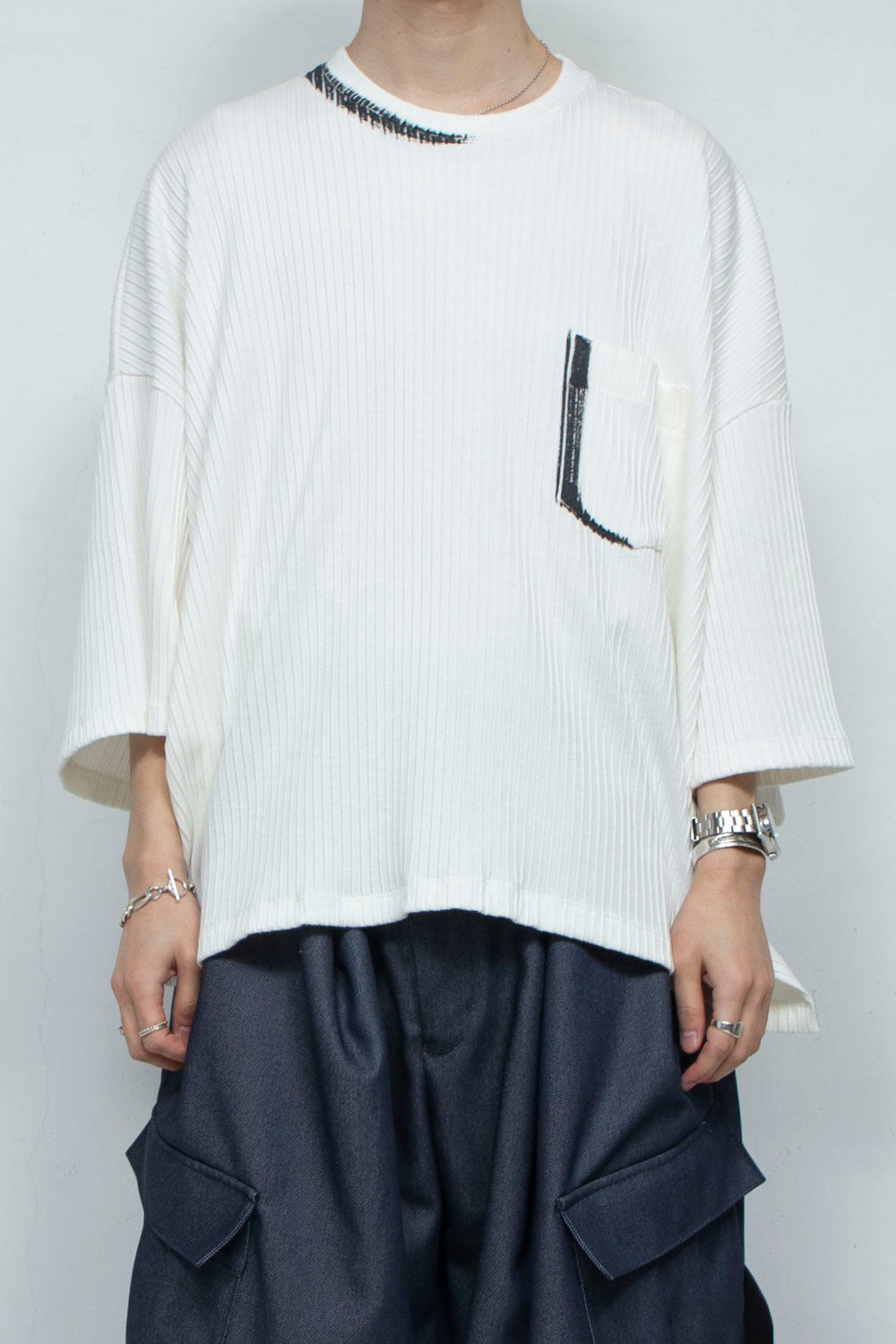 LB24SS-TE09-CPR-HP | 手绘褶皱罗纹针织侧开衩 T 恤 | OFF WHITE