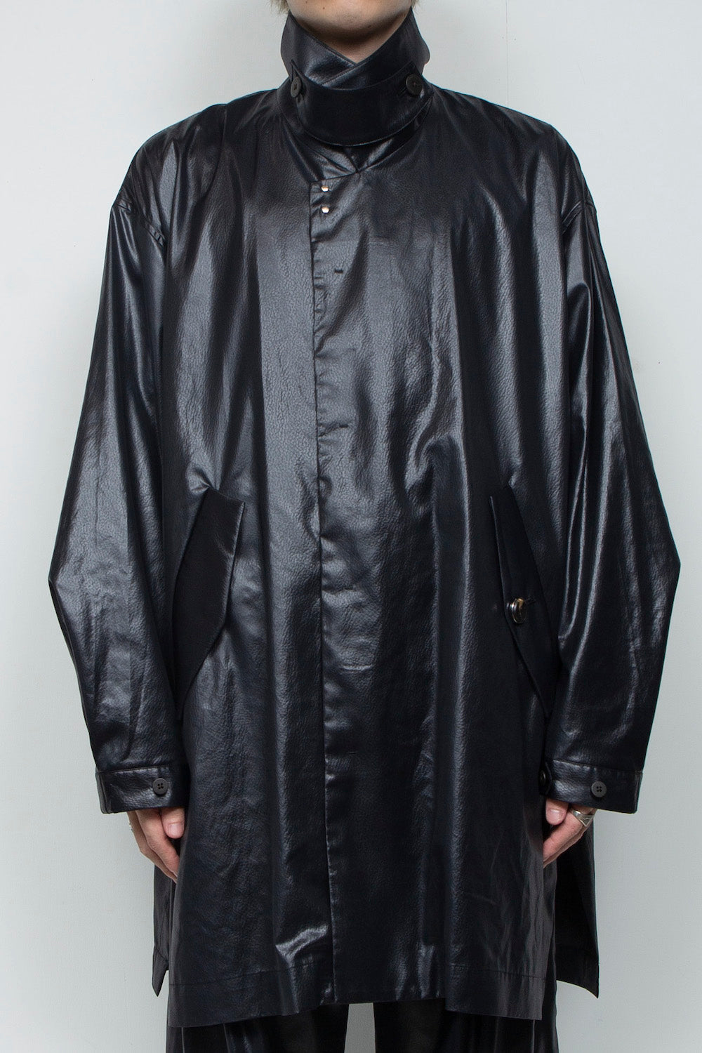 <LAST 1点> LB25AW-SHCO01-FFL | FAKE-FAKE LEATHER Ⅱ ステンカラーライトコート | BLACK