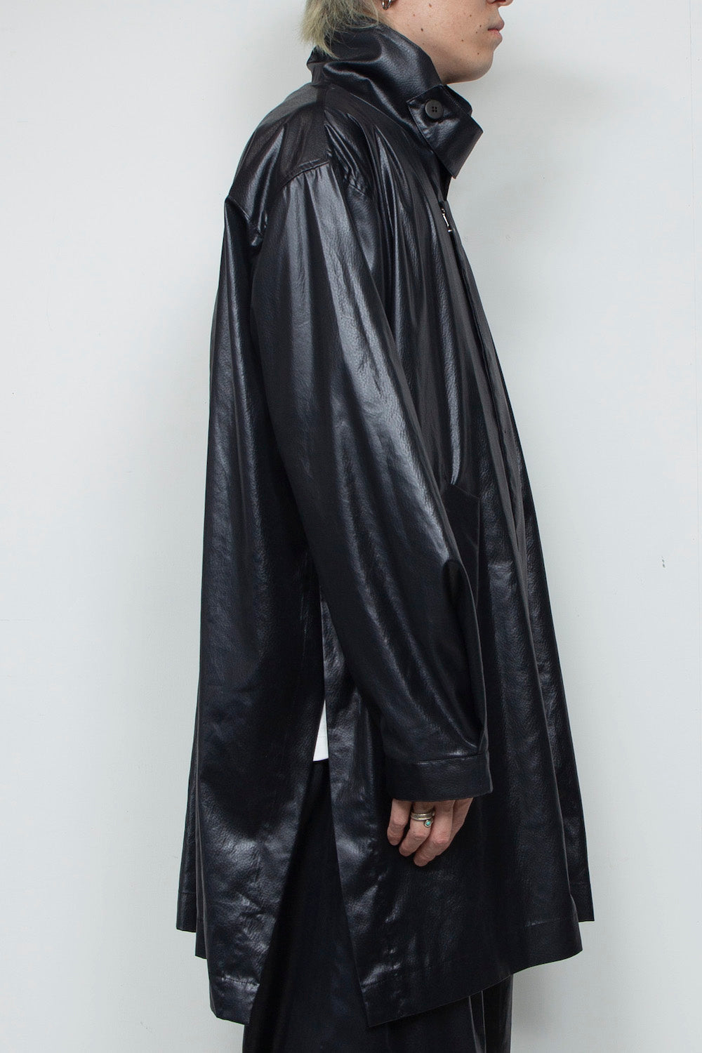 <LAST 1点> LB25AW-SHCO01-FFL | FAKE-FAKE LEATHER Ⅱ ステンカラーライトコート | BLACK