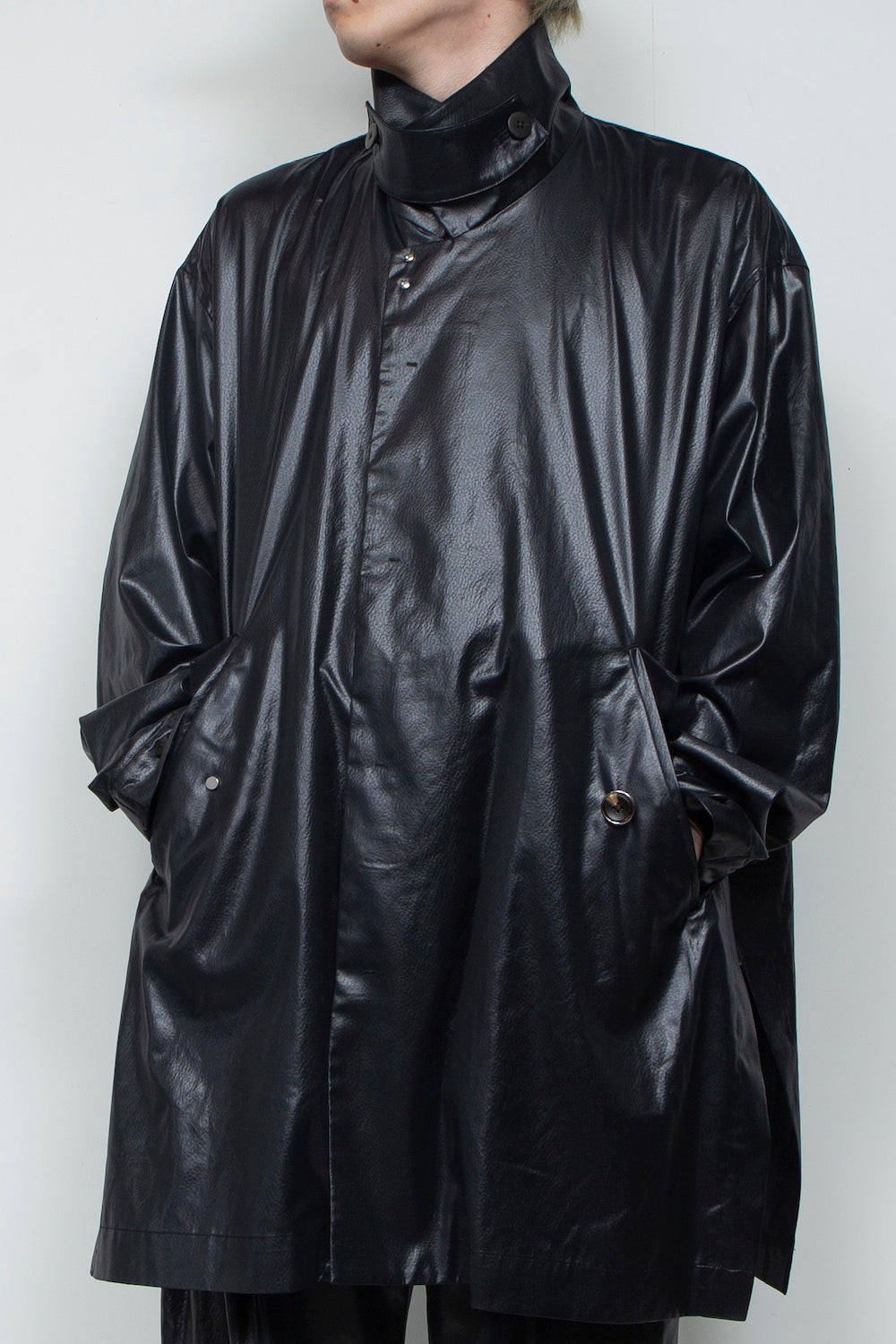 <LAST 1点> LB25AW-SHCO01-FFL | FAKE-FAKE LEATHER Ⅱ ステンカラーライトコート | BLACK