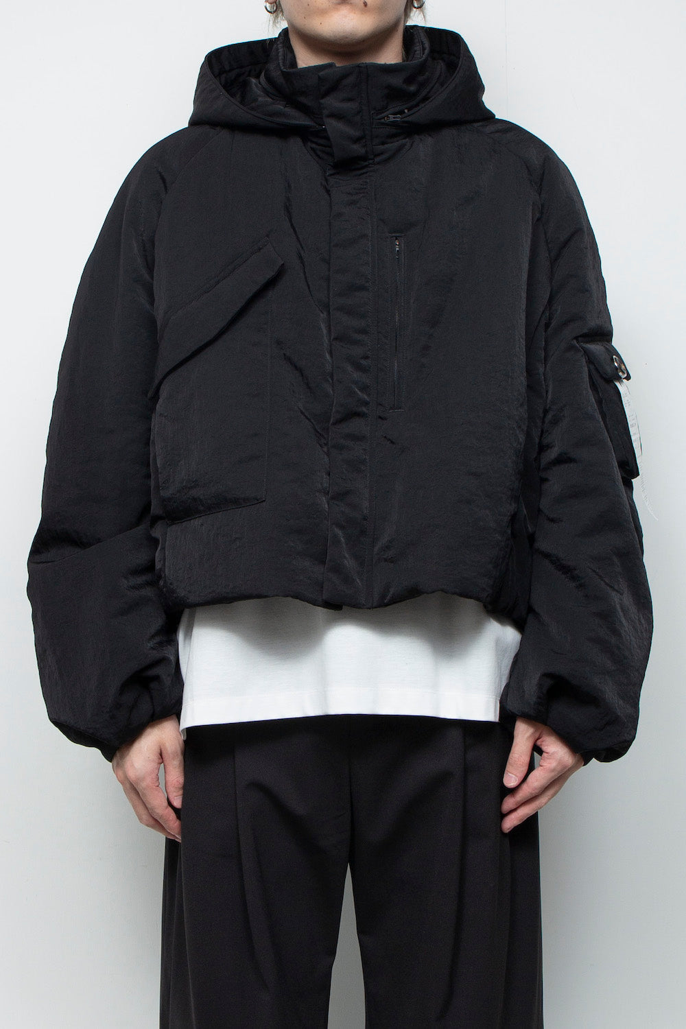 <LAST 1点> LB25AW-BL03-VTN | QUOISM®️パッティングショートフードブルゾン | BLACK