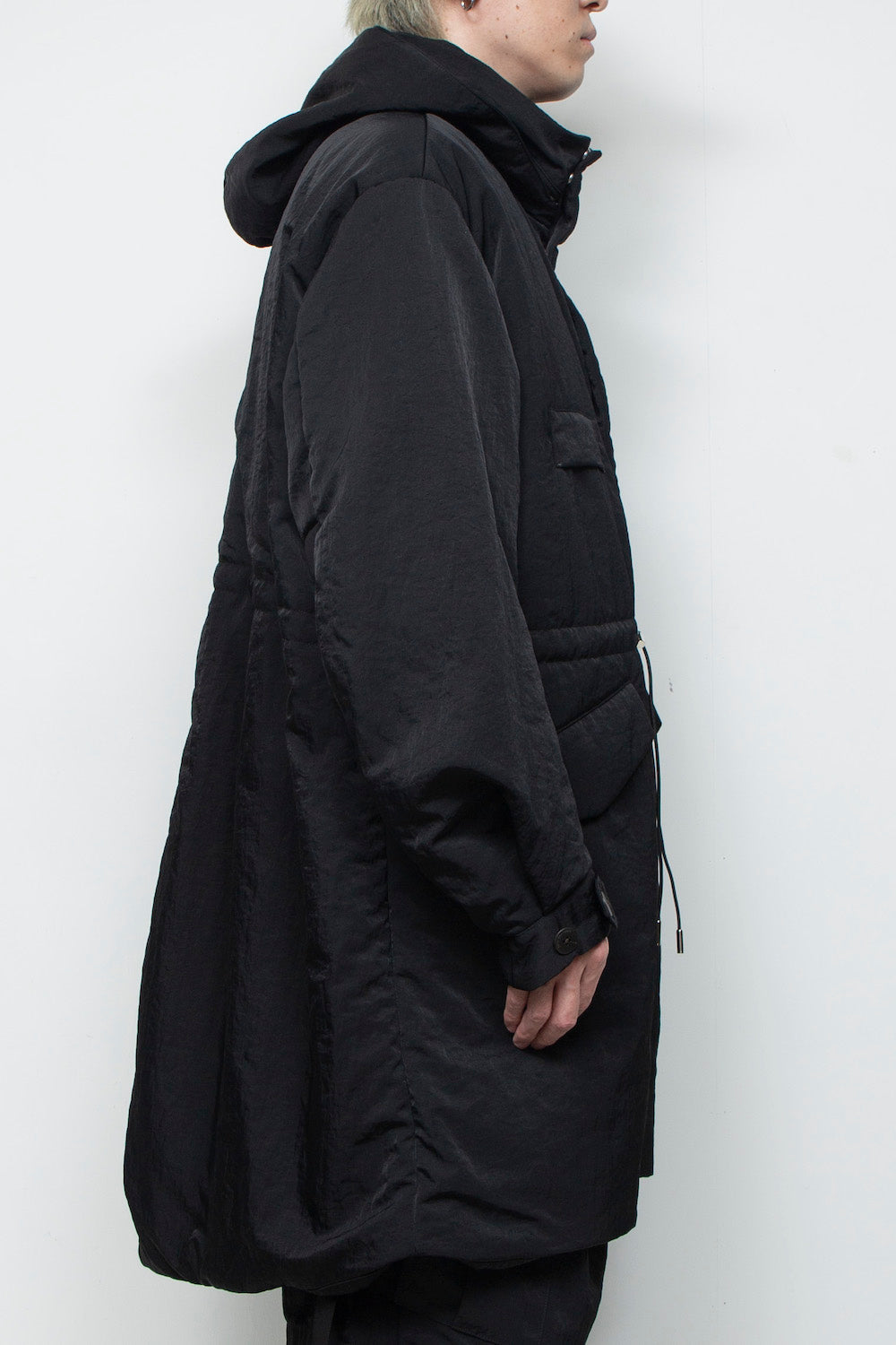 <LAST 1点> LB25AW-FC01-VTN | QUOISM®️パッティングフィッシュテールコート | BLACK
