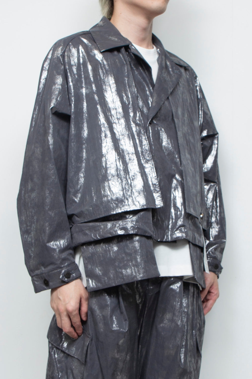 <LAST 1点> LB25AW-SH09-HKW | ウォッシュドホイルコーティングショートトレンチジャケット | STEEL GRAY