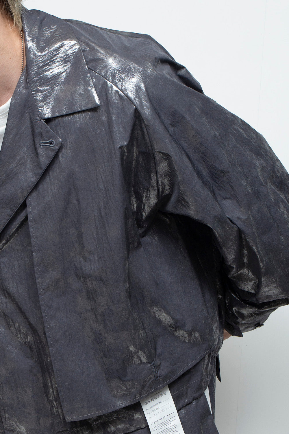 <LAST 1点> LB25AW-SH09-HKW | ウォッシュドホイルコーティングショートトレンチジャケット | STEEL GRAY