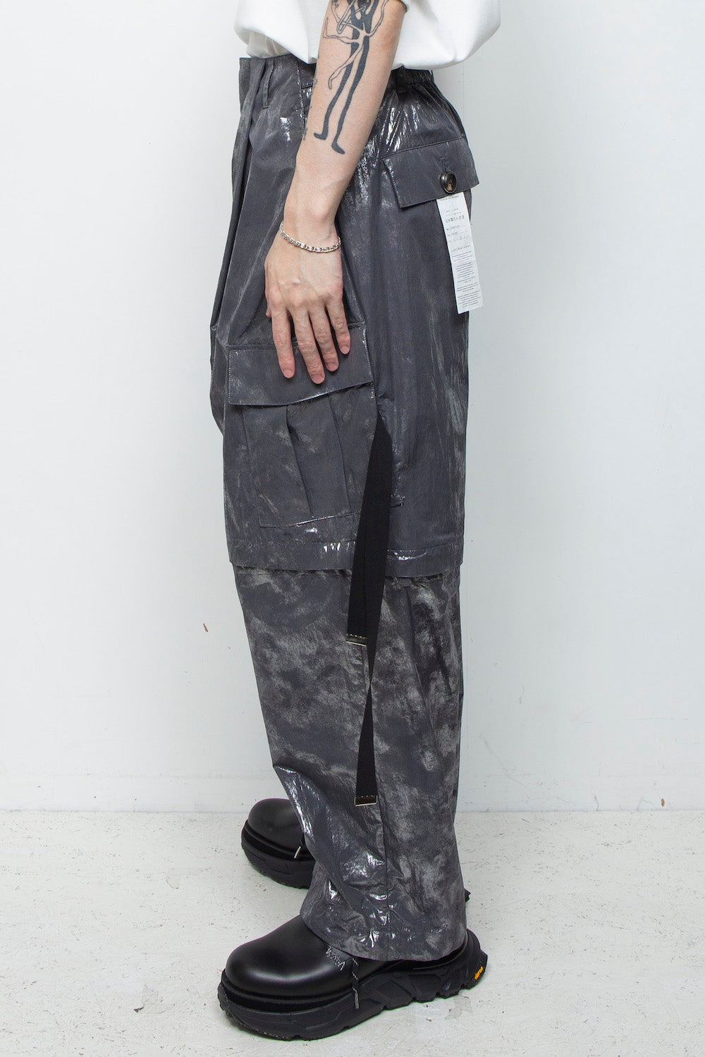 <LAST 1点>
LB25AW-PT05-HKW | ウォッシュドホイルコーティングデタッチャブルカーゴパンツ | STEEL GRAY