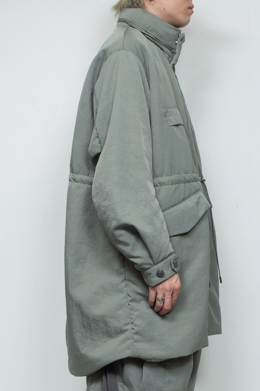<LAST 1点> LB25AW-FC01-VTN | QUOISM®️パッティングフィッシュテールコート | SKY GRAY