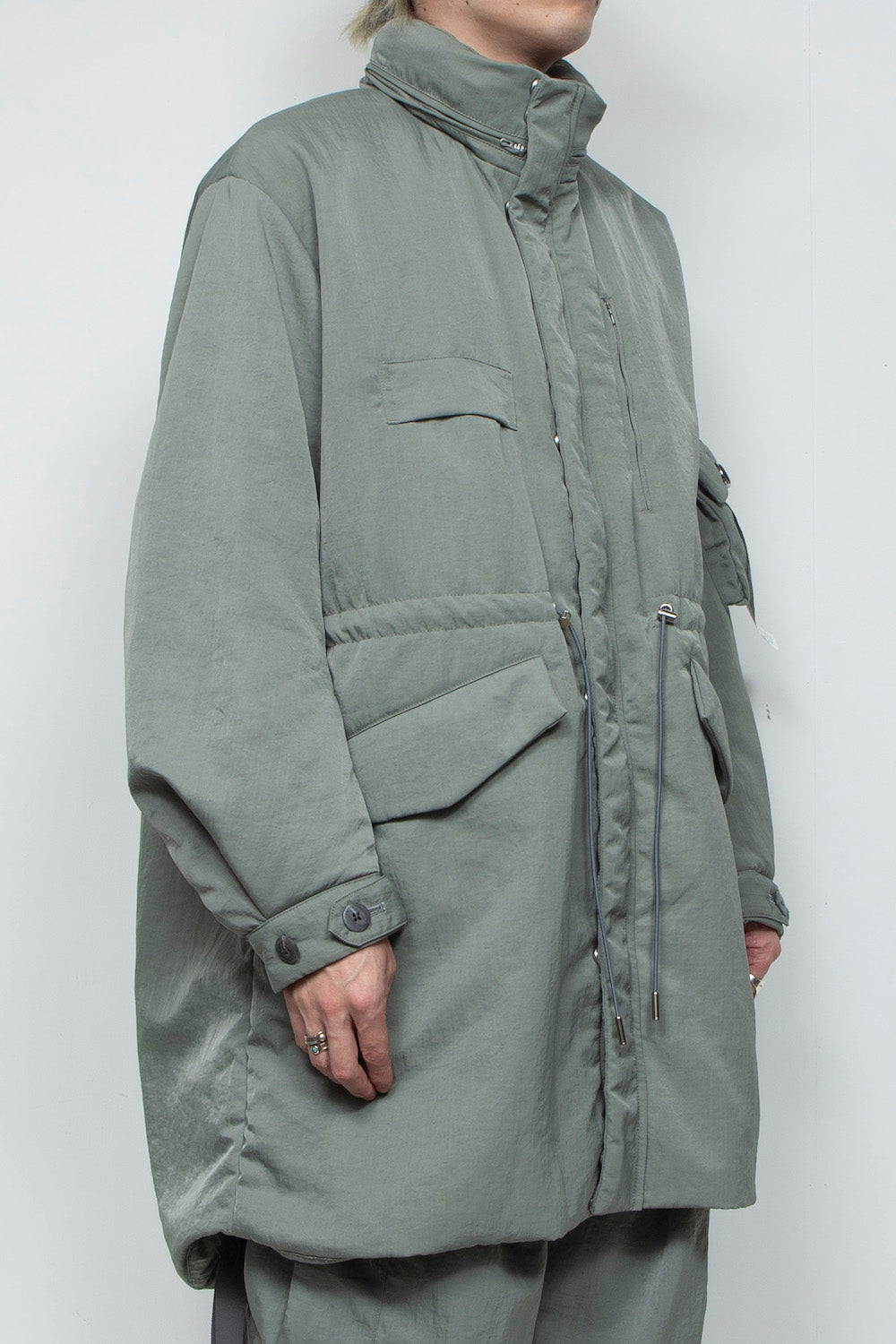 <LAST 1点> LB25AW-FC01-VTN | QUOISM®️パッティングフィッシュテールコート | SKY GRAY