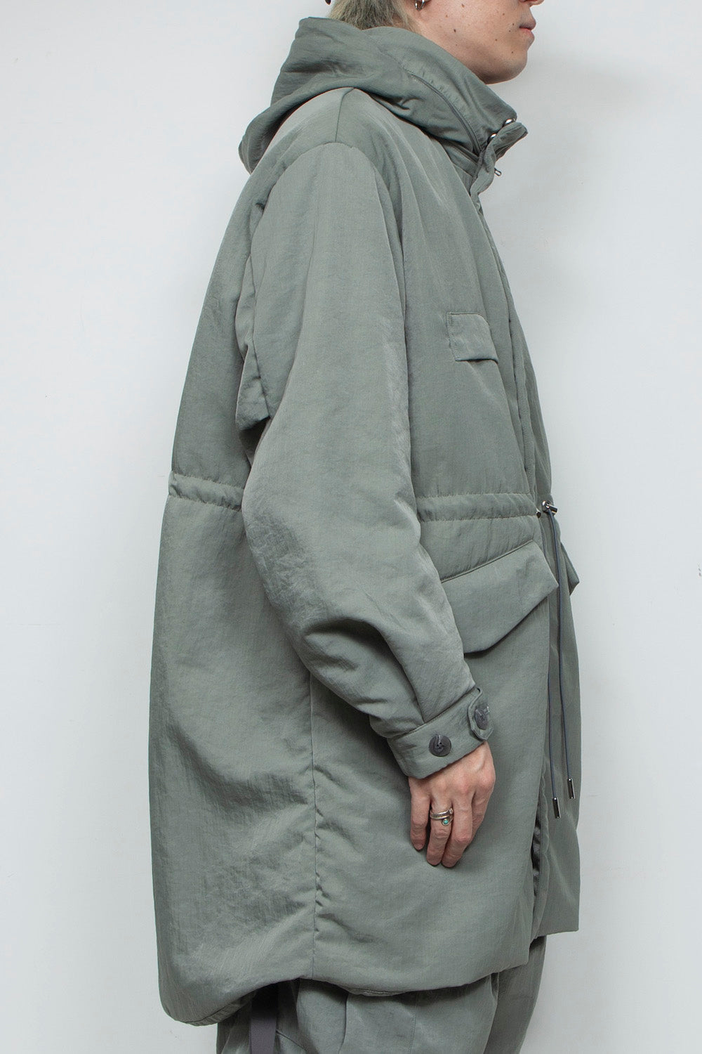 <LAST 1点> LB25AW-FC01-VTN | QUOISM®️パッティングフィッシュテールコート | SKY GRAY