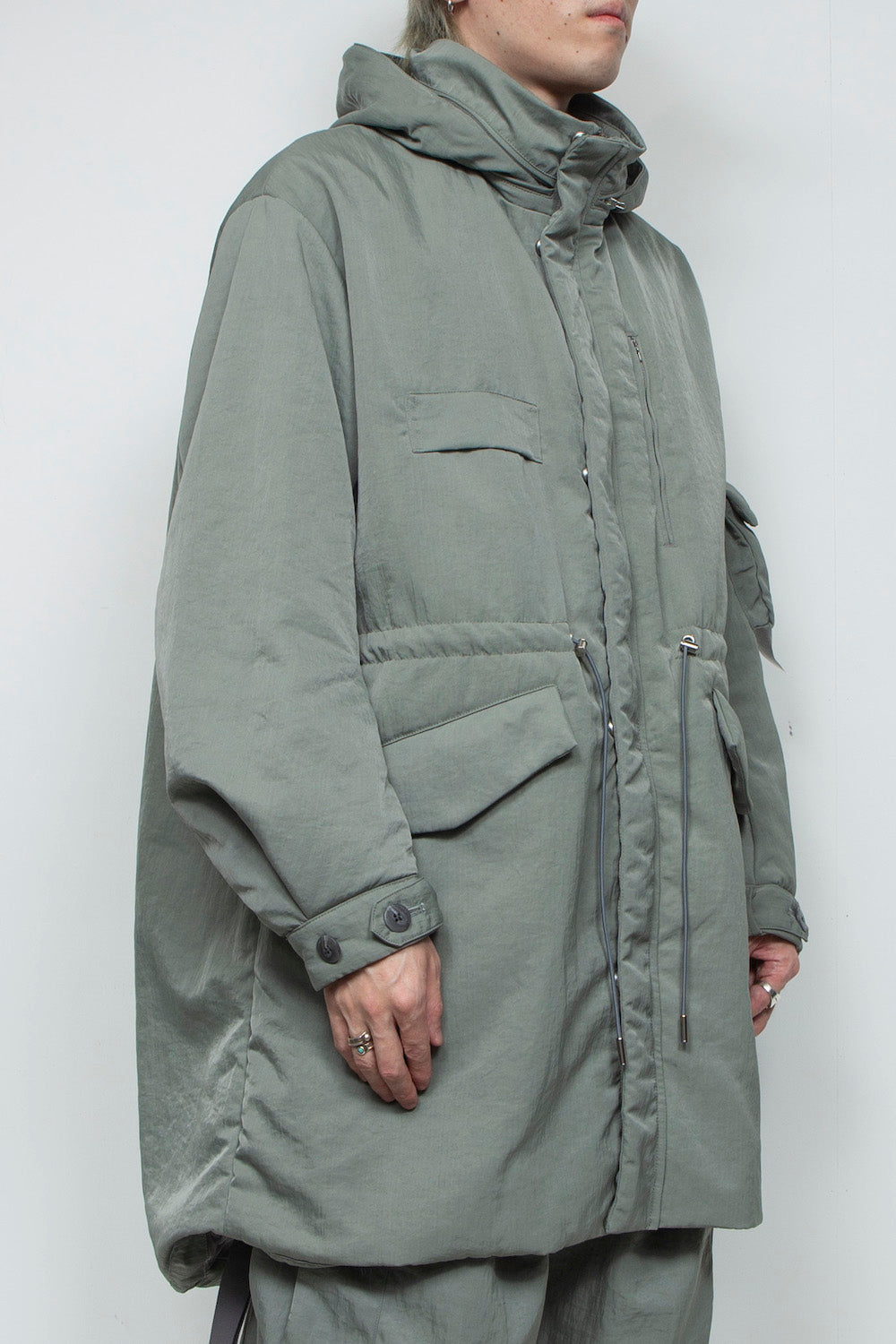 <LAST 1点> LB25AW-FC01-VTN | QUOISM®️パッティングフィッシュテールコート | SKY GRAY