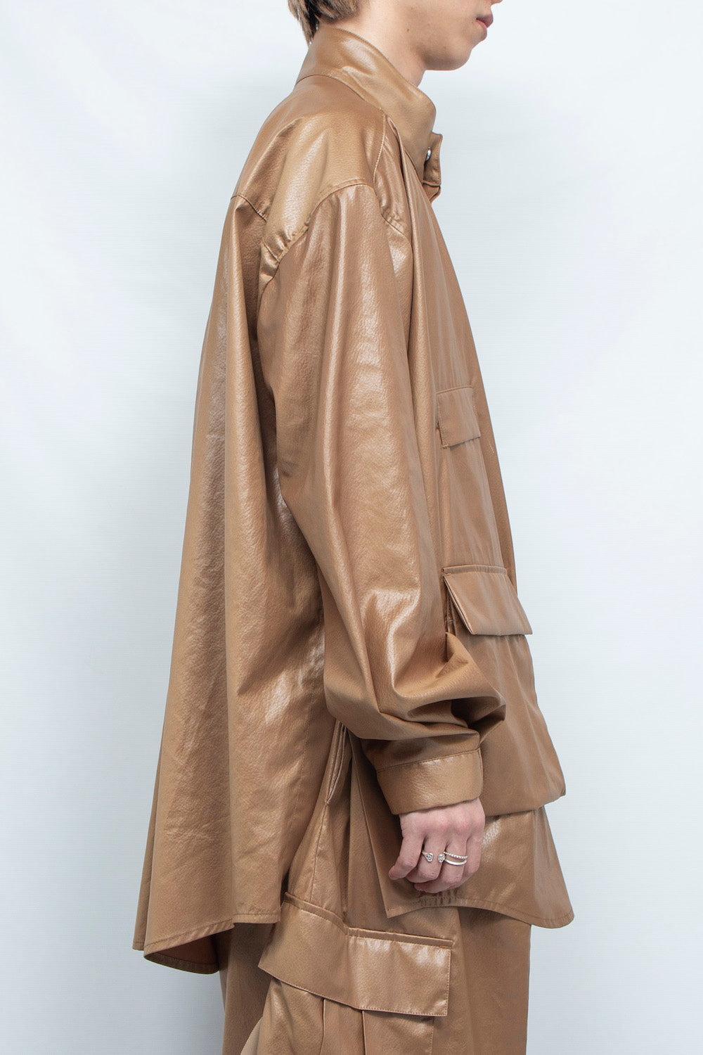 <LAST 1点>
LB25SS-SH07-FFL| FAKE-FAKE LEATHER Ⅱ M-65モチーフシャツジャケット | BROWN