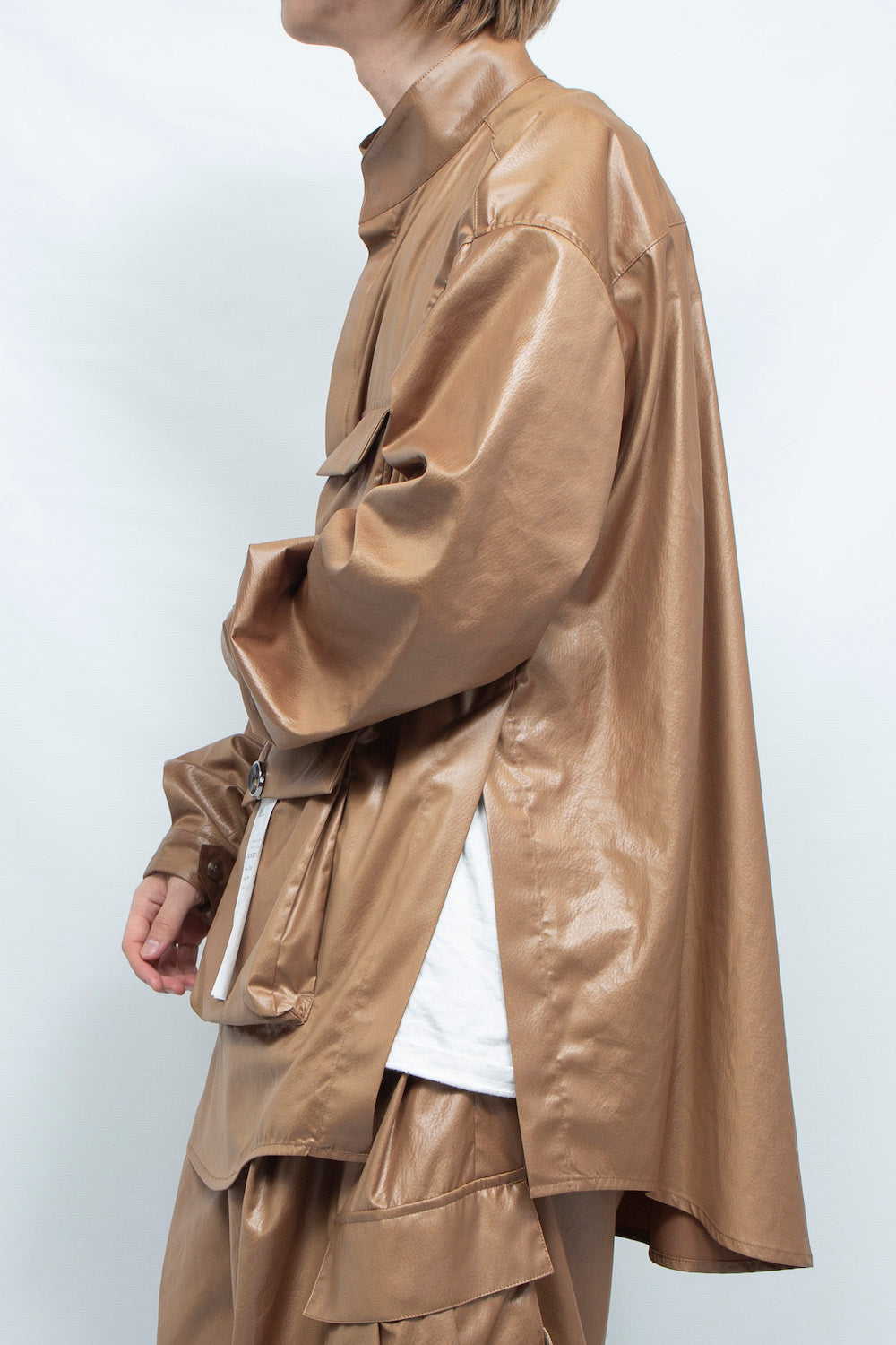 <LAST 1点>
LB25SS-SH07-FFL| FAKE-FAKE LEATHER Ⅱ M-65モチーフシャツジャケット | BROWN
